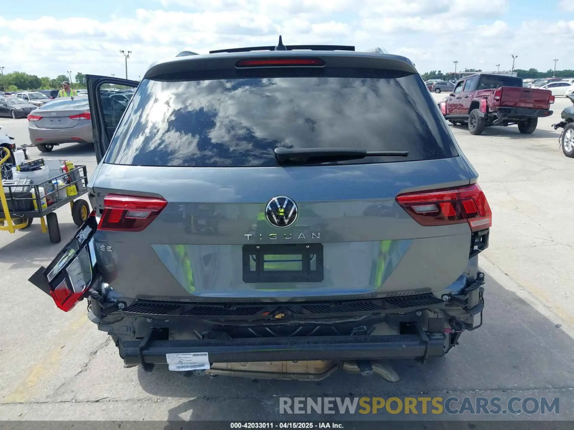 16 fotografías del automóvil dañado 3VVNB7AX5PM064693 VOLKSWAGEN TIGUAN 2023