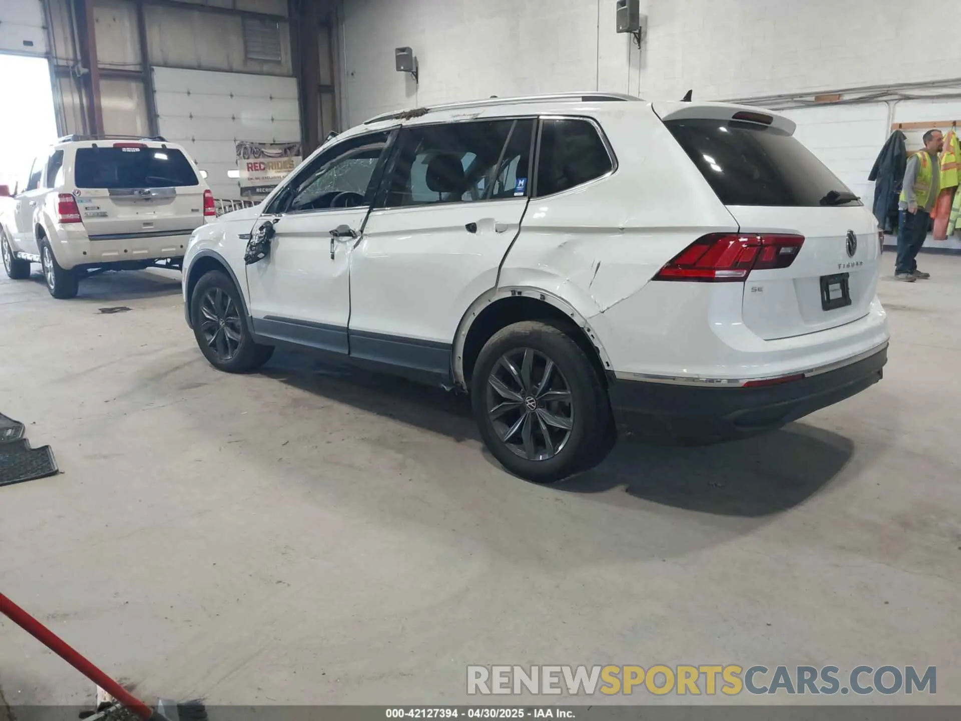 3 fotografías del automóvil dañado 3VVNB7AX5PM096138 VOLKSWAGEN TIGUAN 2023