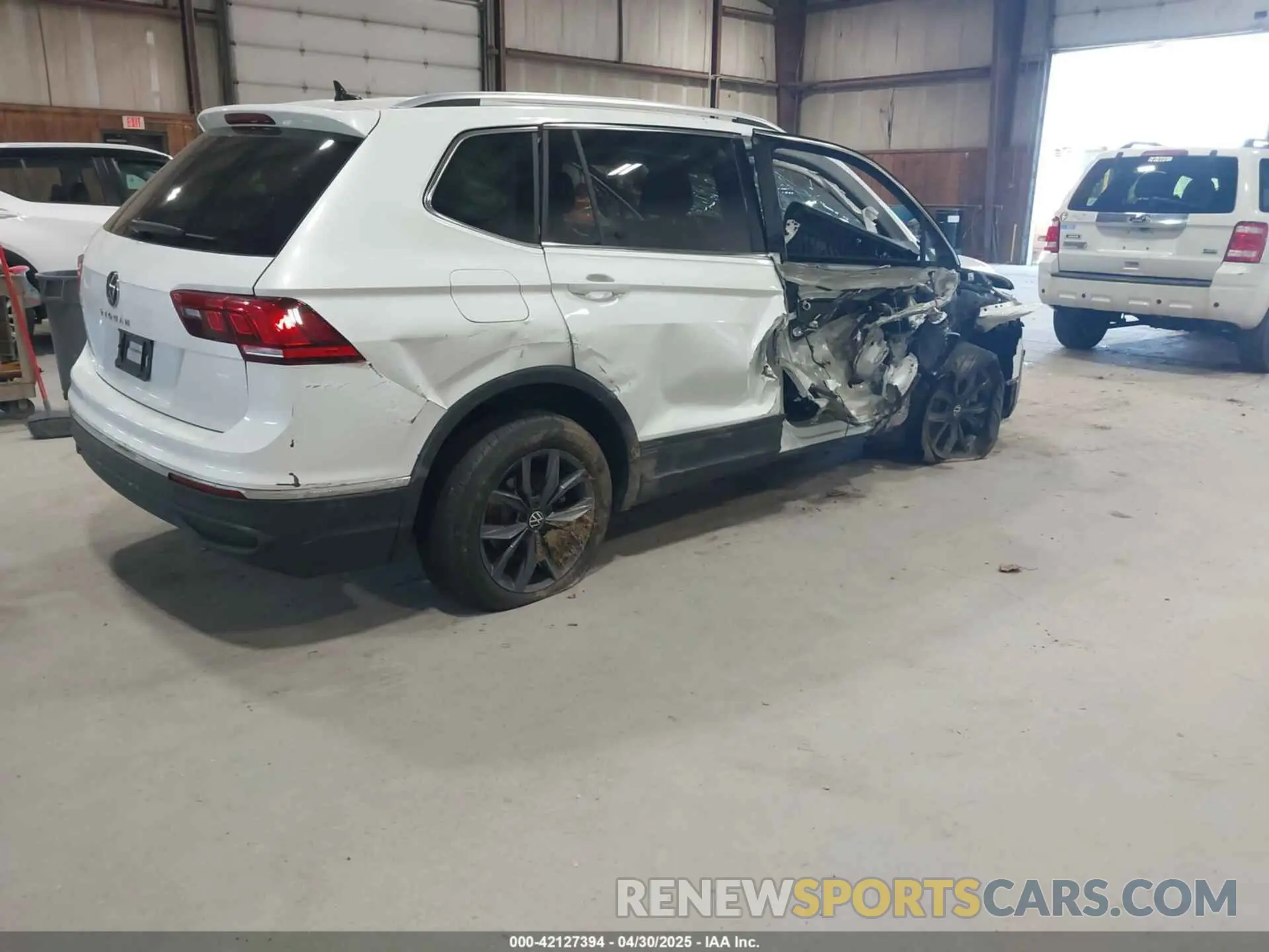 4 fotografías del automóvil dañado 3VVNB7AX5PM096138 VOLKSWAGEN TIGUAN 2023