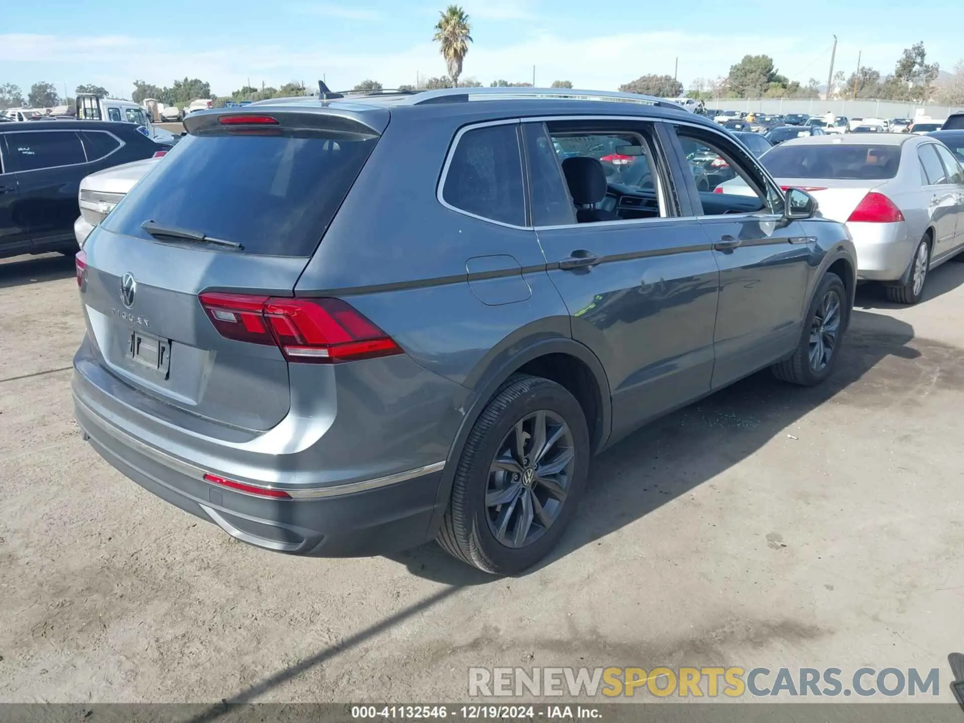 4 fotografías del automóvil dañado 3VVNB7AX7PM135327 VOLKSWAGEN TIGUAN 2023