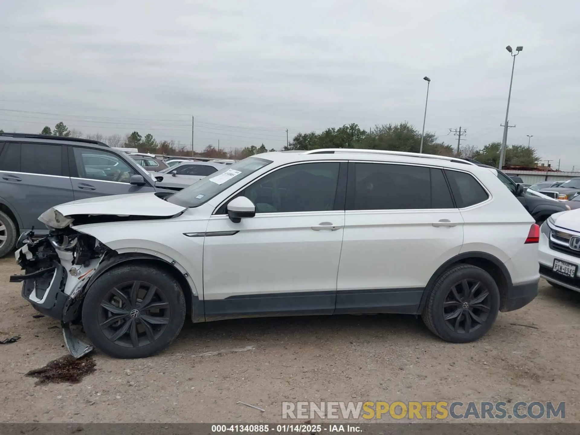 14 fotografías del automóvil dañado 3VVNB7AX8PM099759 VOLKSWAGEN TIGUAN 2023