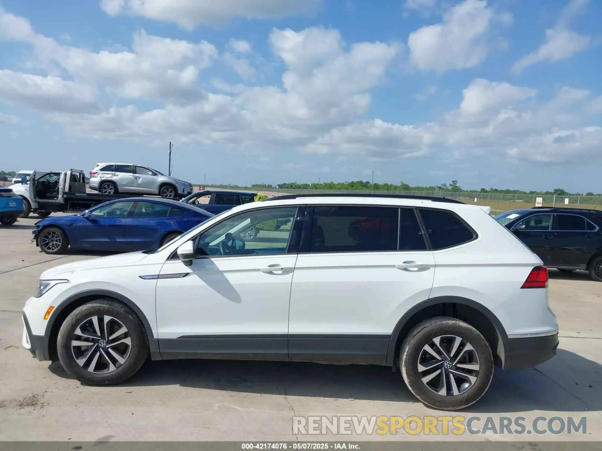 14 fotografías del automóvil dañado 3VVRB7AX1PM115138 VOLKSWAGEN TIGUAN 2023