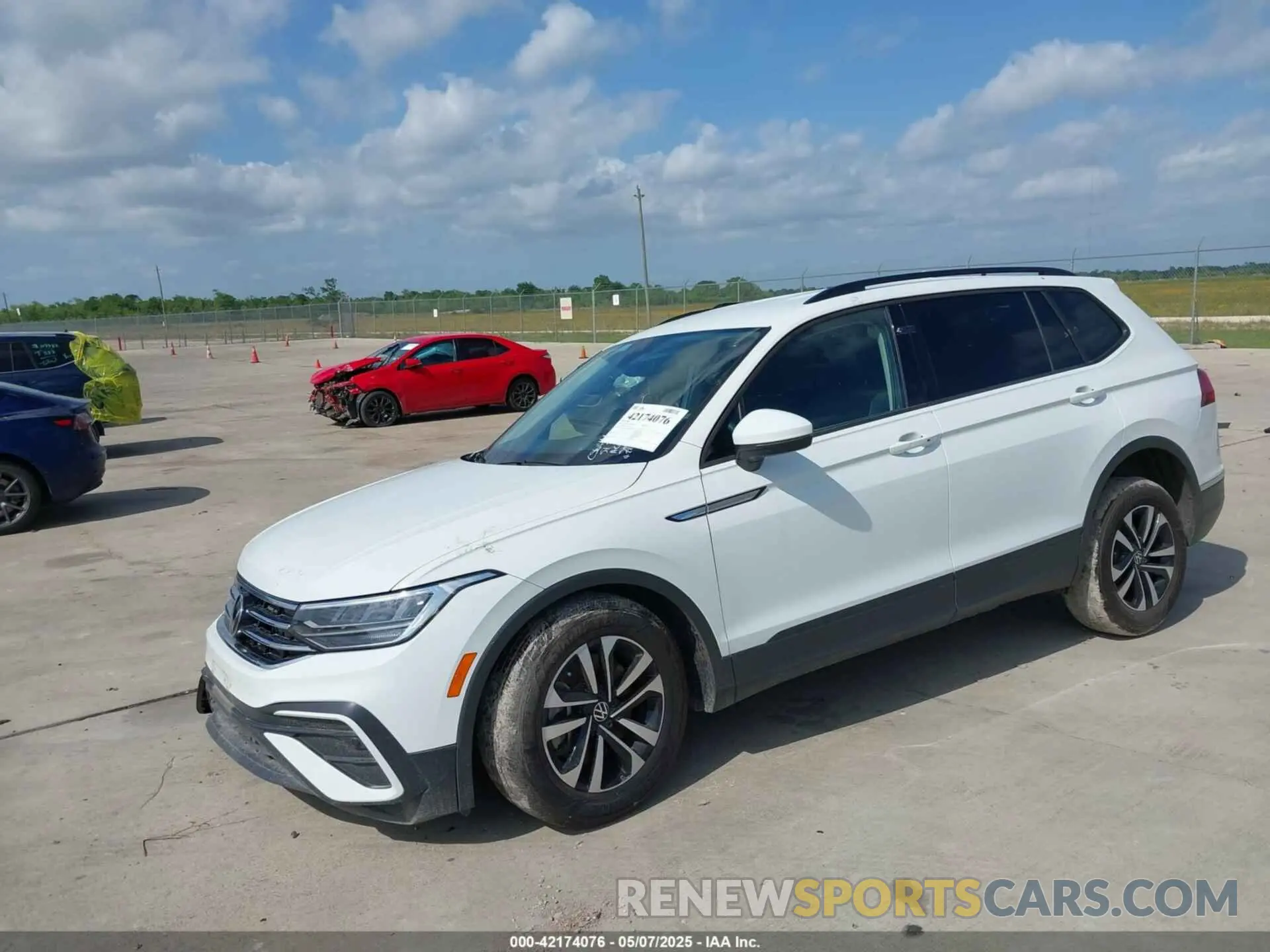 2 fotografías del automóvil dañado 3VVRB7AX1PM115138 VOLKSWAGEN TIGUAN 2023