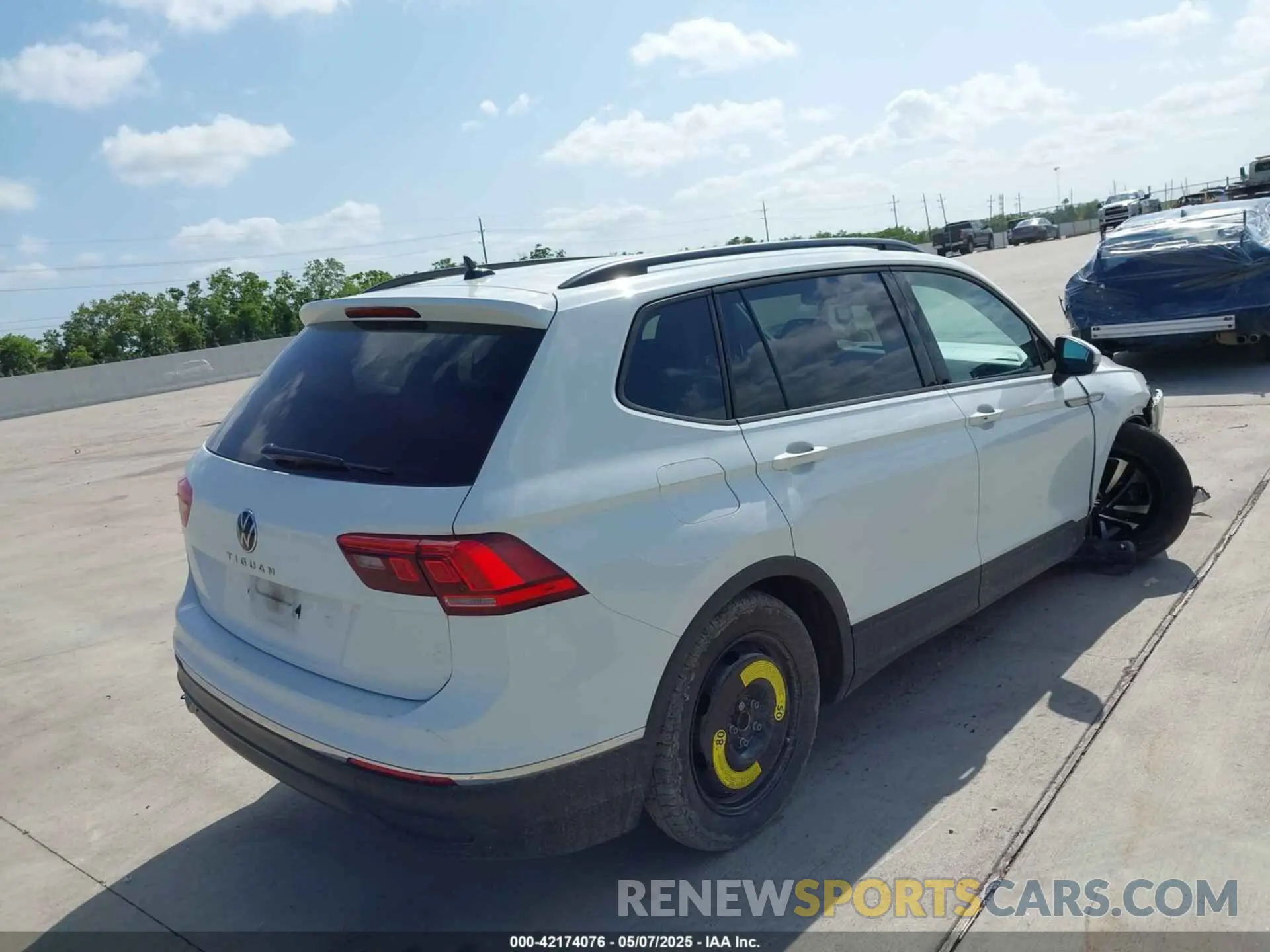 4 fotografías del automóvil dañado 3VVRB7AX1PM115138 VOLKSWAGEN TIGUAN 2023