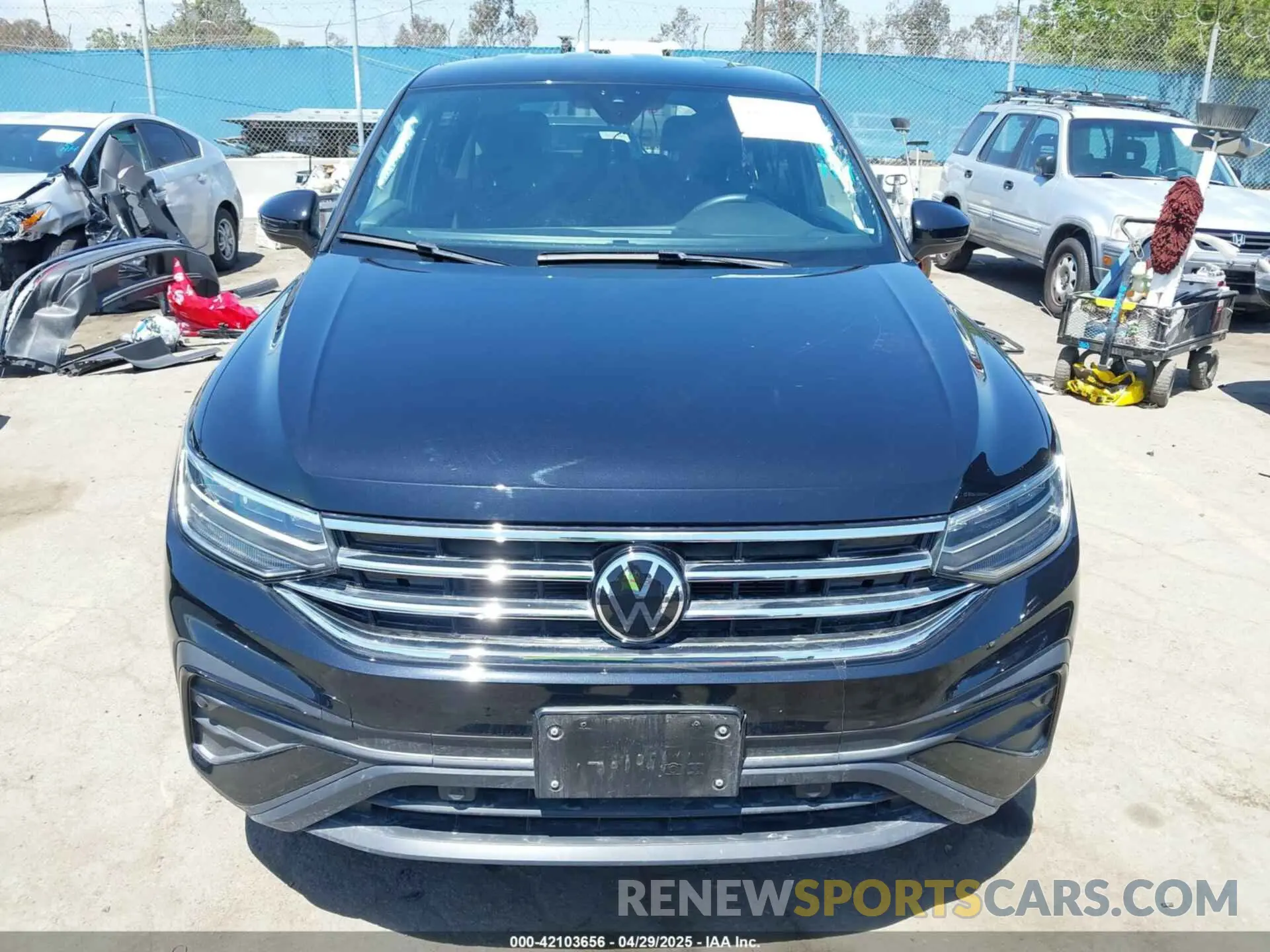 13 fotografías del automóvil dañado 3VVRB7AX3PM064709 VOLKSWAGEN TIGUAN 2023