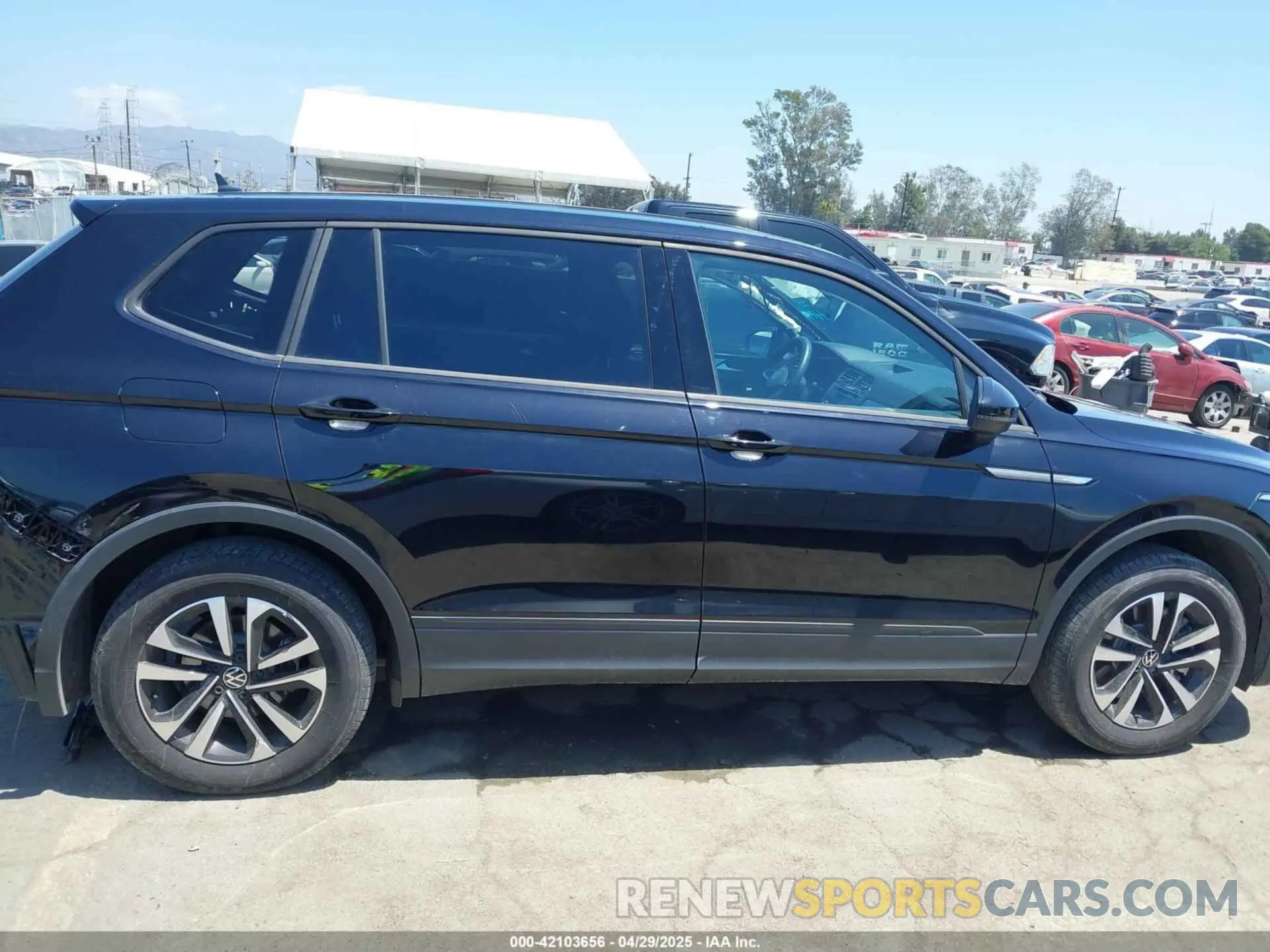 14 fotografías del automóvil dañado 3VVRB7AX3PM064709 VOLKSWAGEN TIGUAN 2023