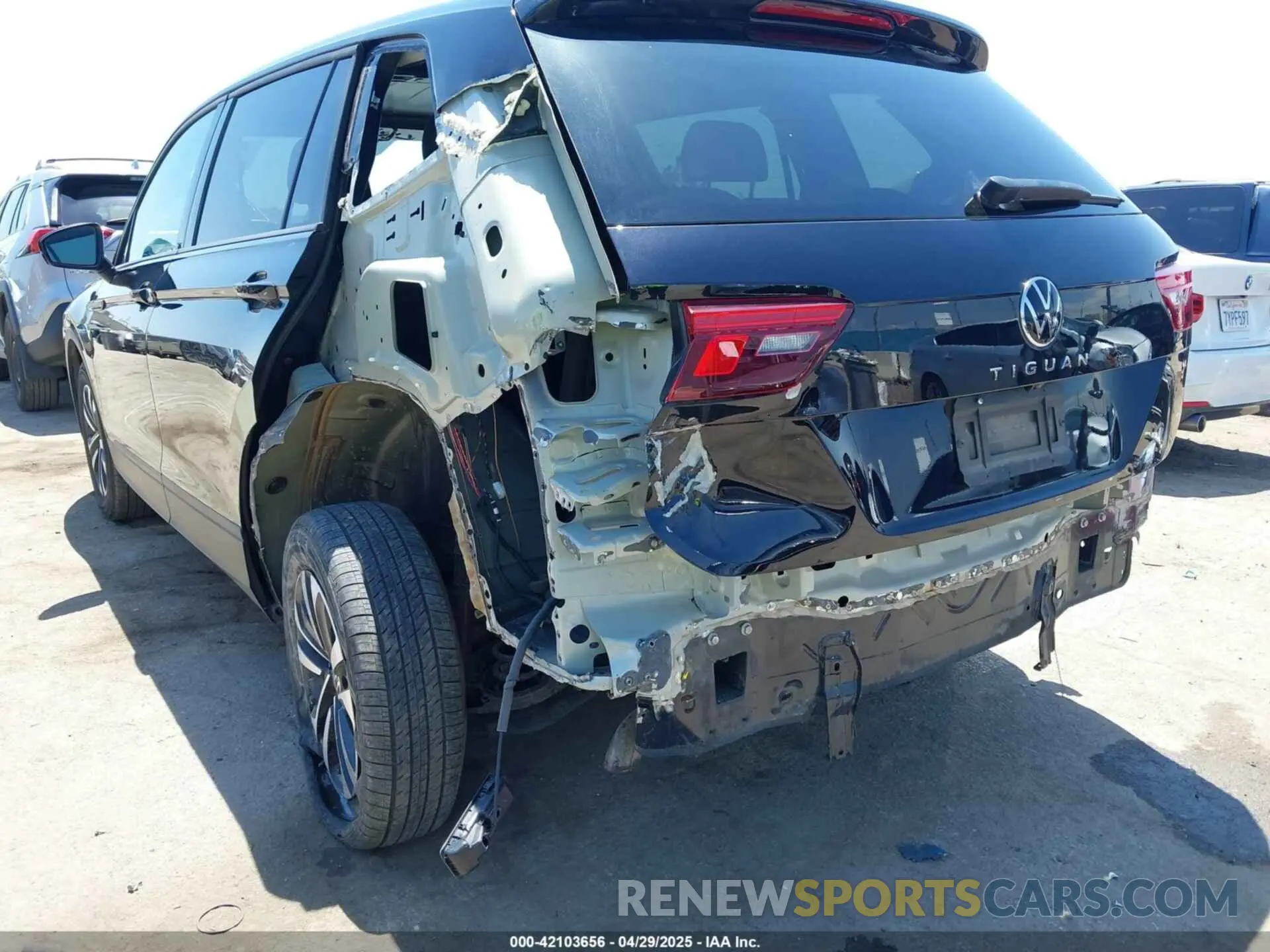 18 fotografías del automóvil dañado 3VVRB7AX3PM064709 VOLKSWAGEN TIGUAN 2023