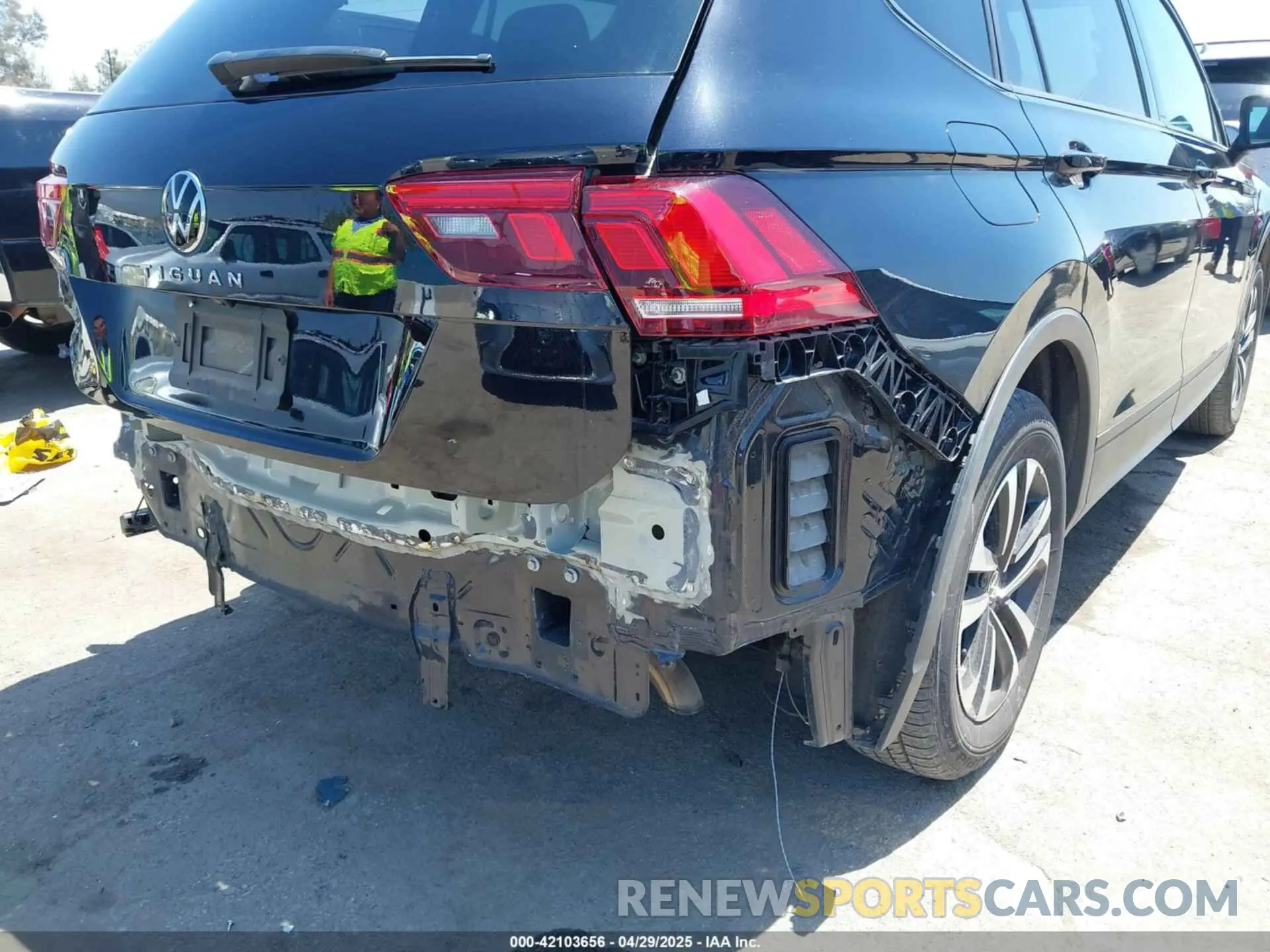 19 fotografías del automóvil dañado 3VVRB7AX3PM064709 VOLKSWAGEN TIGUAN 2023