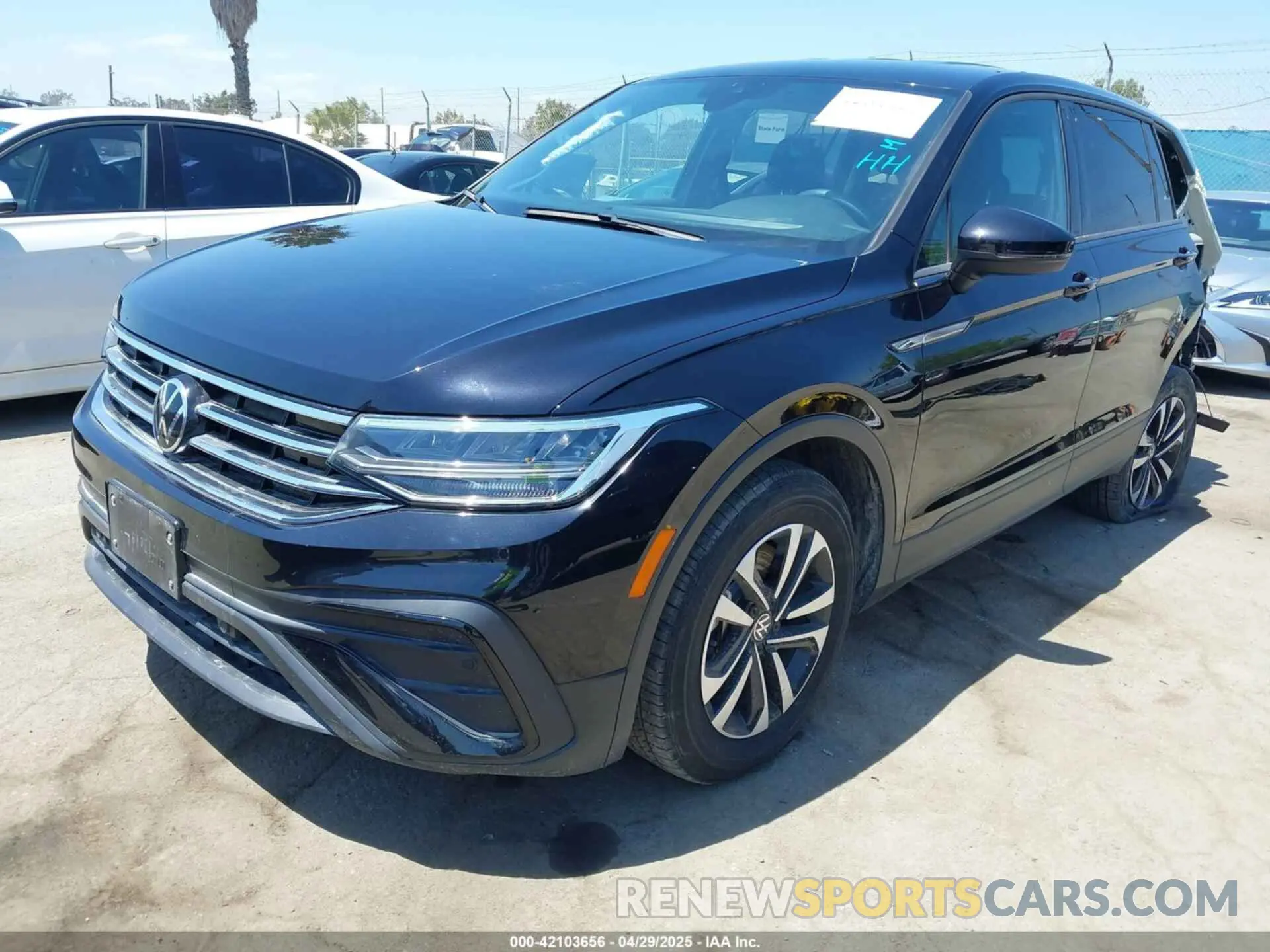 2 fotografías del automóvil dañado 3VVRB7AX3PM064709 VOLKSWAGEN TIGUAN 2023