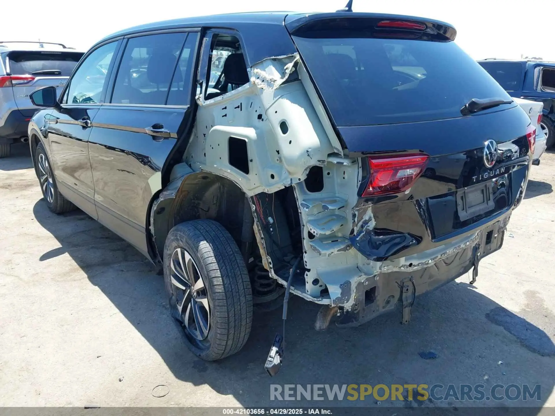 3 fotografías del automóvil dañado 3VVRB7AX3PM064709 VOLKSWAGEN TIGUAN 2023