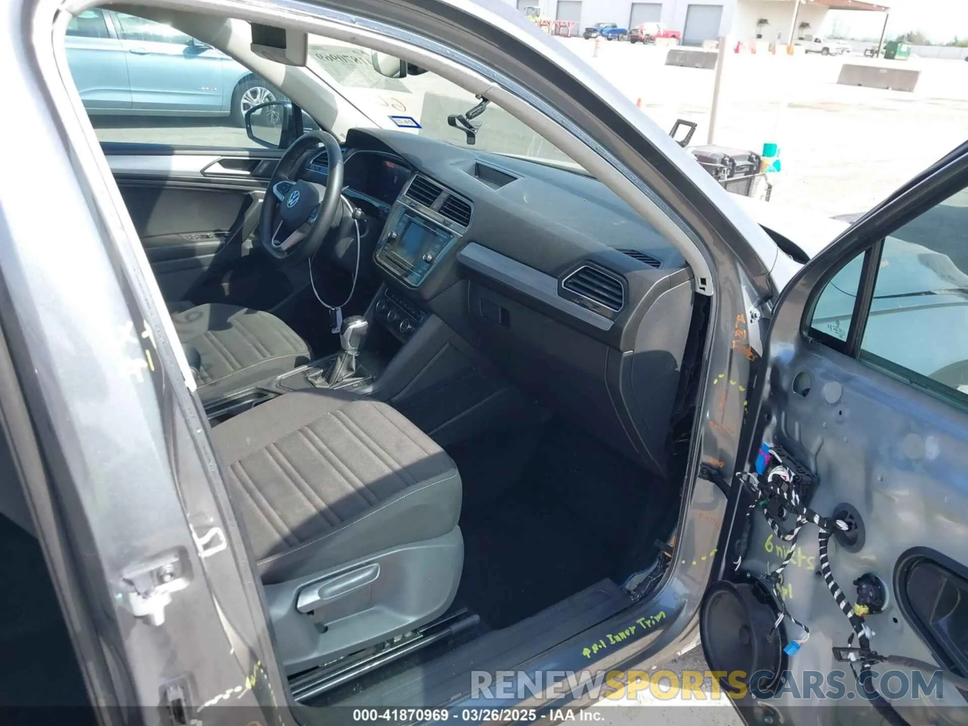 5 fotografías del automóvil dañado 3VVRB7AX9PM132401 VOLKSWAGEN TIGUAN 2023