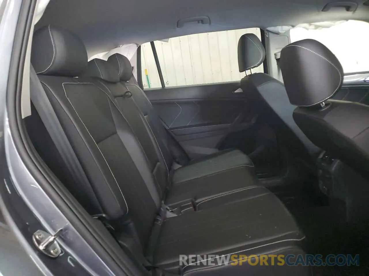 10 fotografías del automóvil dañado 3VV2B7AX3RM194106 VOLKSWAGEN TIGUAN 2024