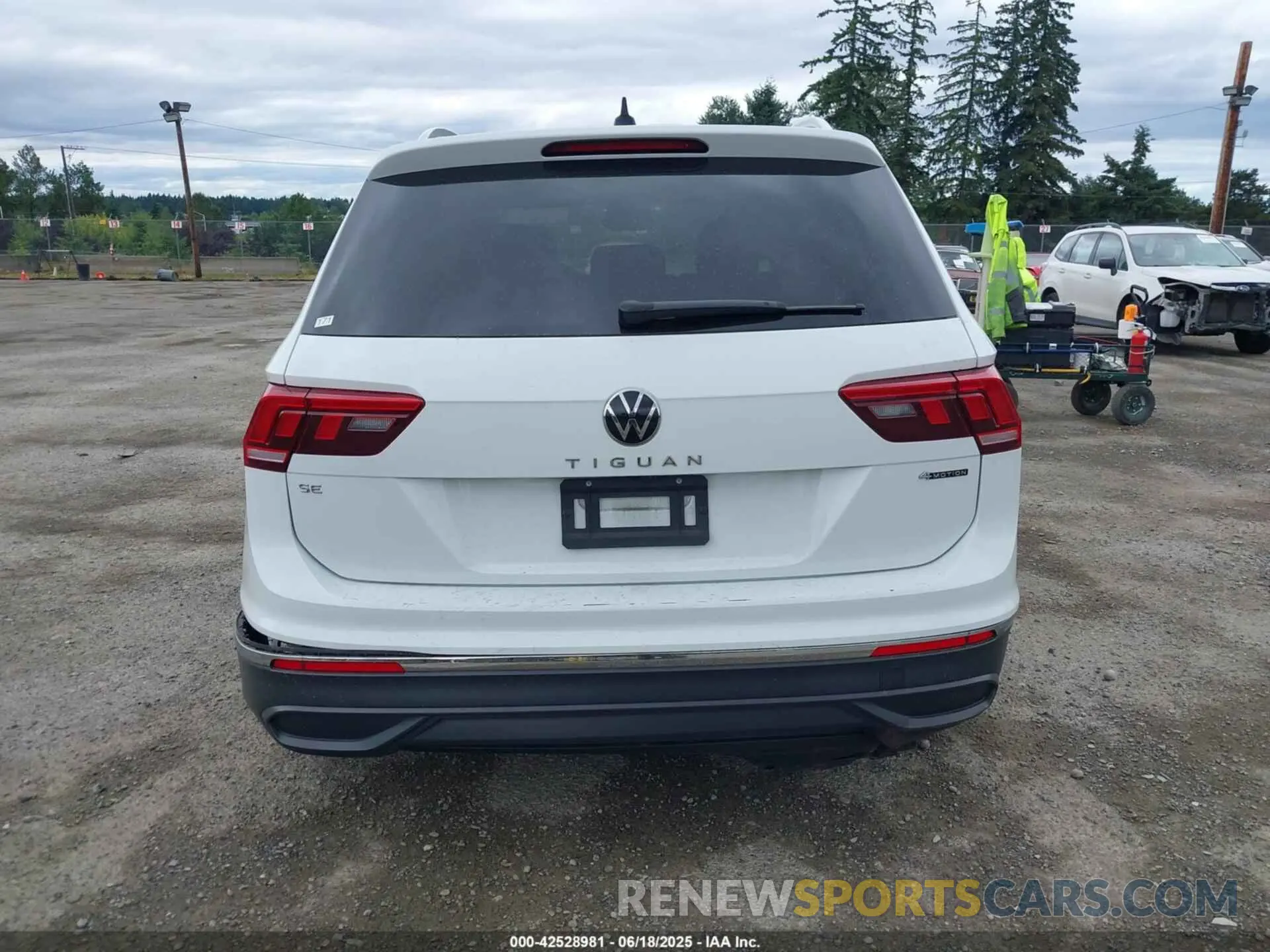 15 fotografías del automóvil dañado 3VV2B7AX6RM031241 VOLKSWAGEN TIGUAN 2024