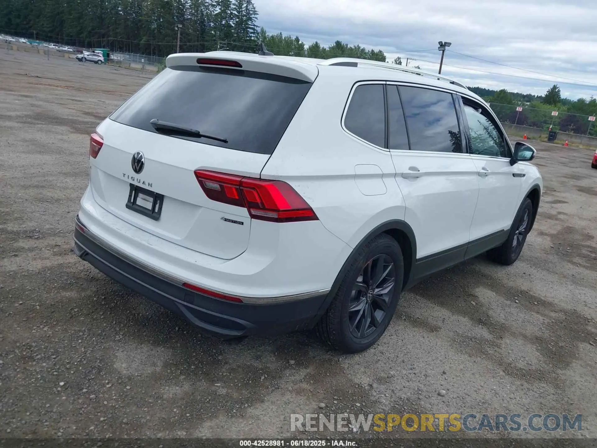4 fotografías del automóvil dañado 3VV2B7AX6RM031241 VOLKSWAGEN TIGUAN 2024