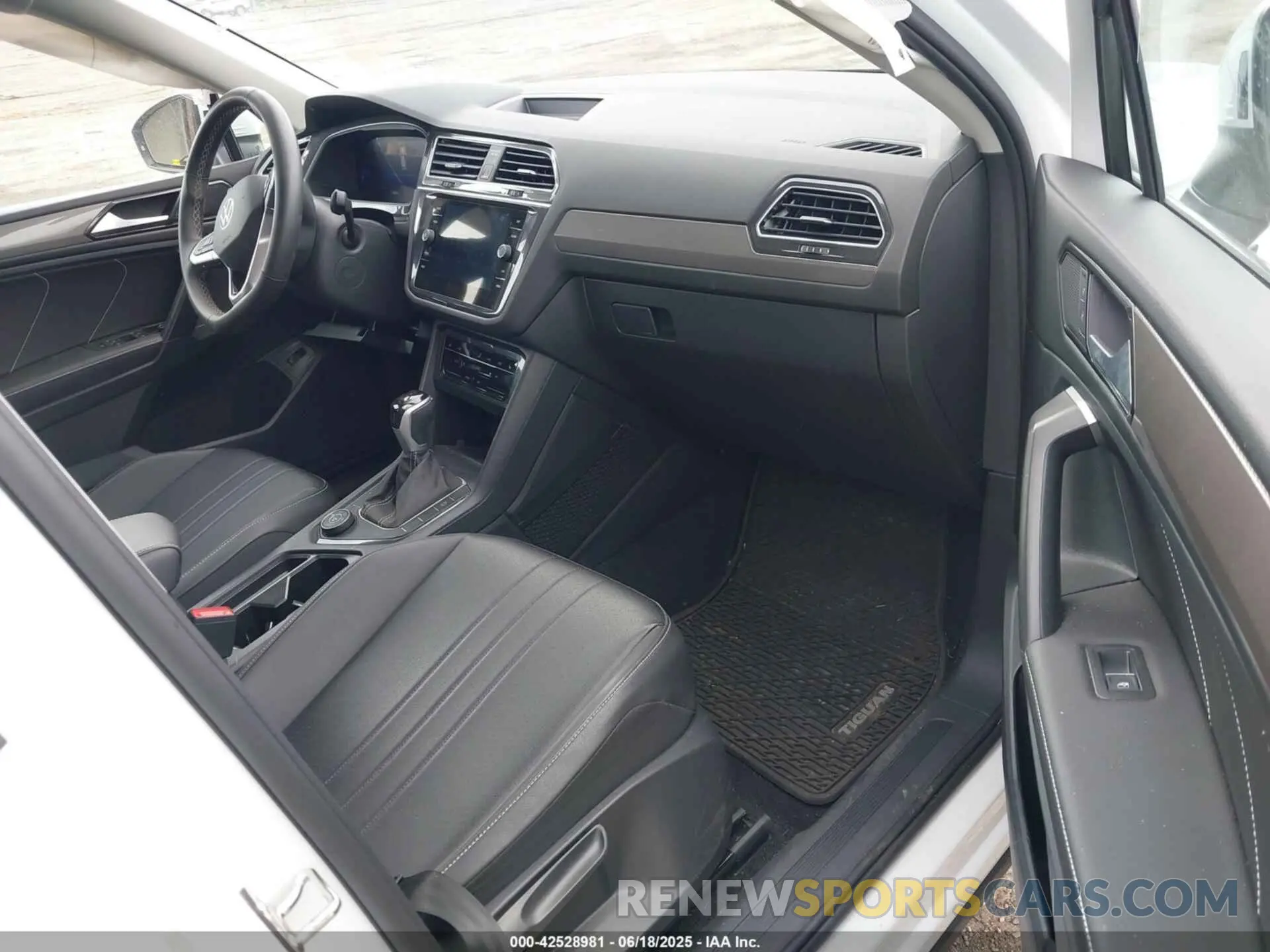 5 fotografías del automóvil dañado 3VV2B7AX6RM031241 VOLKSWAGEN TIGUAN 2024