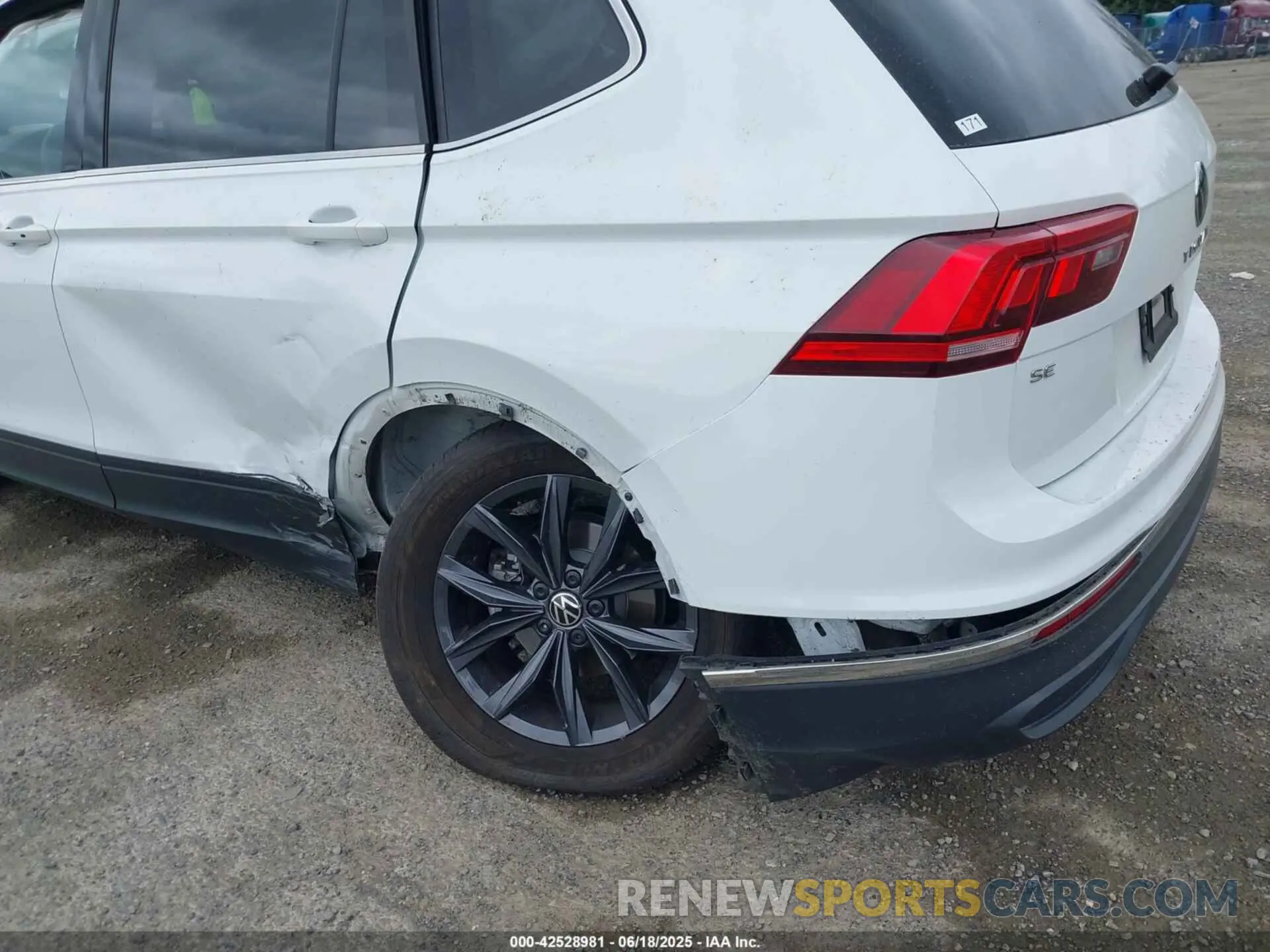 6 fotografías del automóvil dañado 3VV2B7AX6RM031241 VOLKSWAGEN TIGUAN 2024