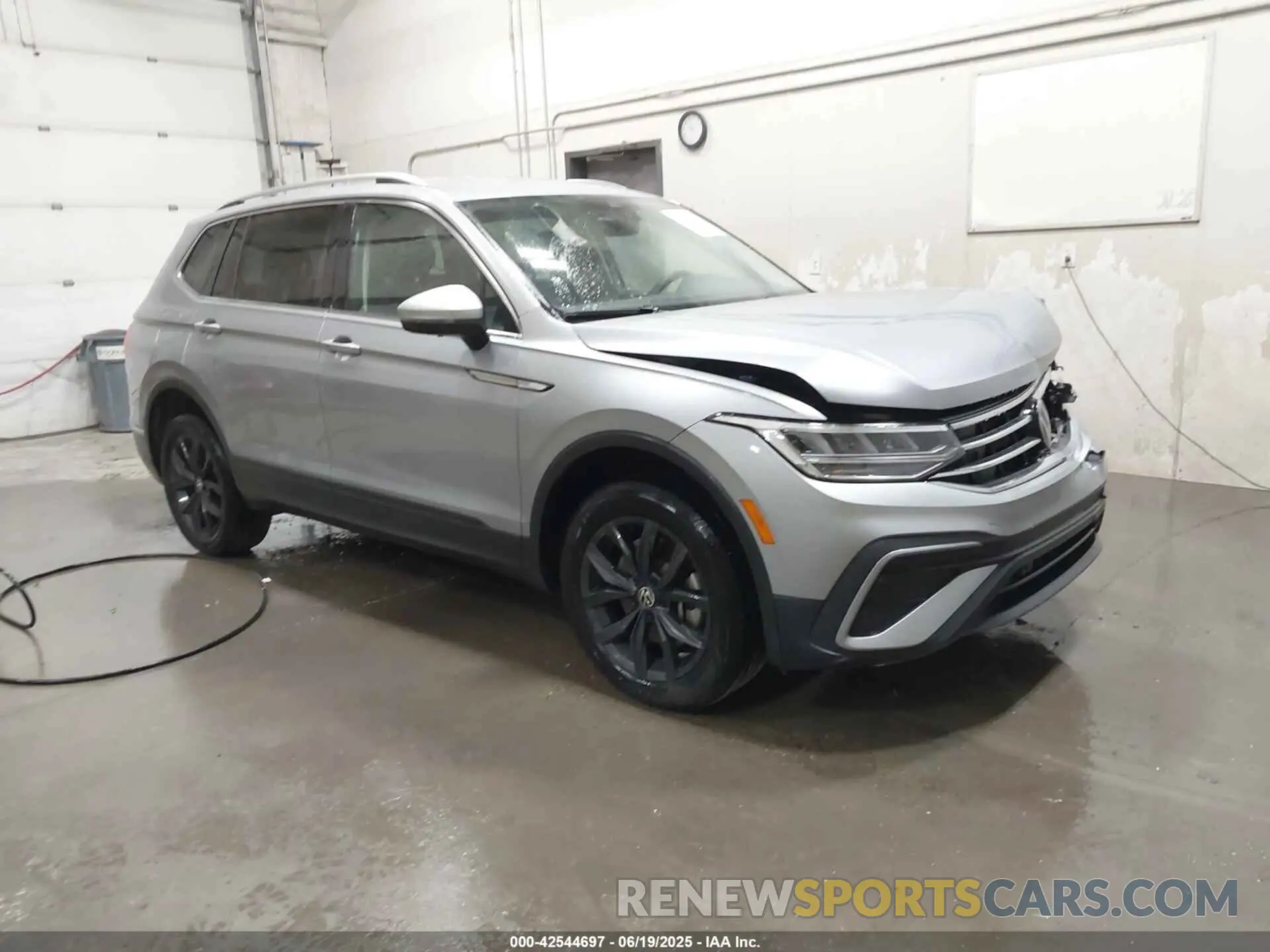 1 fotografías del automóvil dañado 3VV2B7AXXRM098733 VOLKSWAGEN TIGUAN 2024