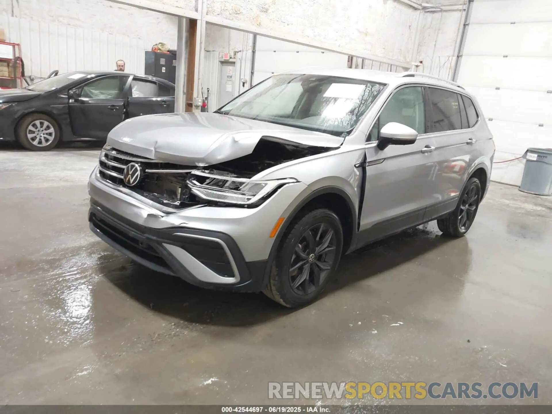2 fotografías del automóvil dañado 3VV2B7AXXRM098733 VOLKSWAGEN TIGUAN 2024