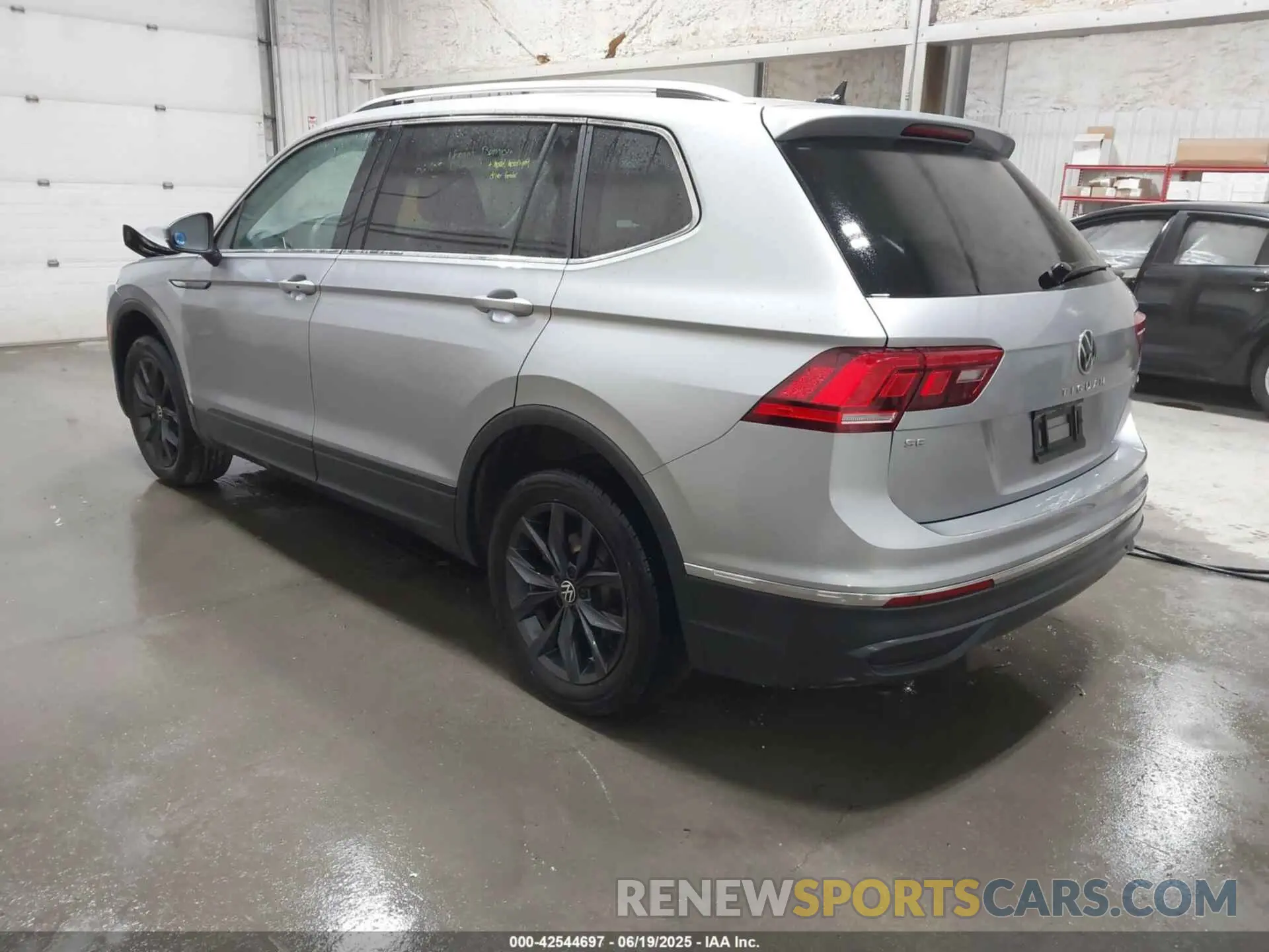 3 fotografías del automóvil dañado 3VV2B7AXXRM098733 VOLKSWAGEN TIGUAN 2024