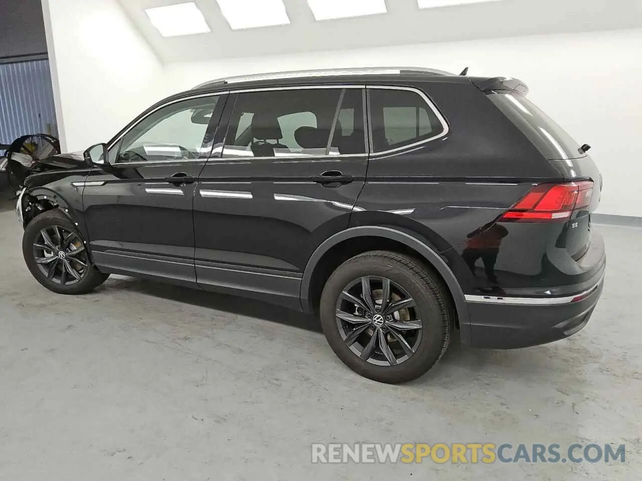 2 fotografías del automóvil dañado 3VV3B7AX2RM125086 VOLKSWAGEN TIGUAN 2024
