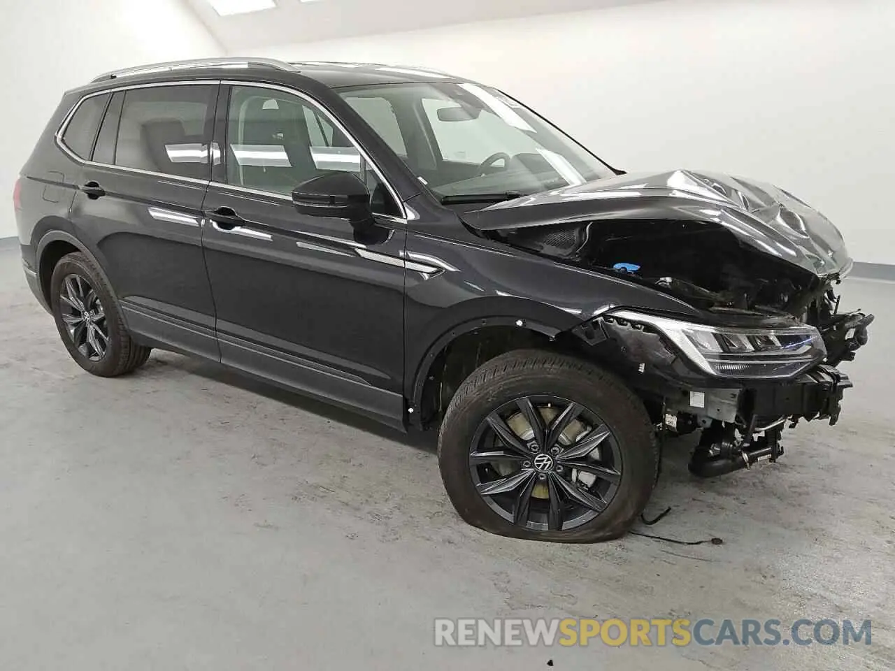 4 fotografías del automóvil dañado 3VV3B7AX2RM125086 VOLKSWAGEN TIGUAN 2024