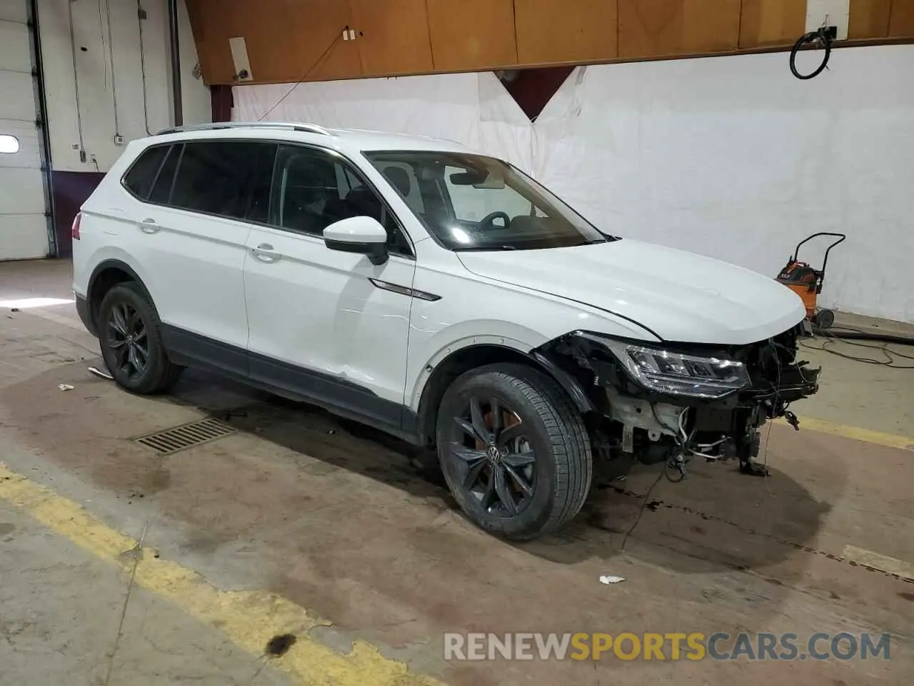 4 fotografías del automóvil dañado 3VV3B7AX5RM069404 VOLKSWAGEN TIGUAN 2024