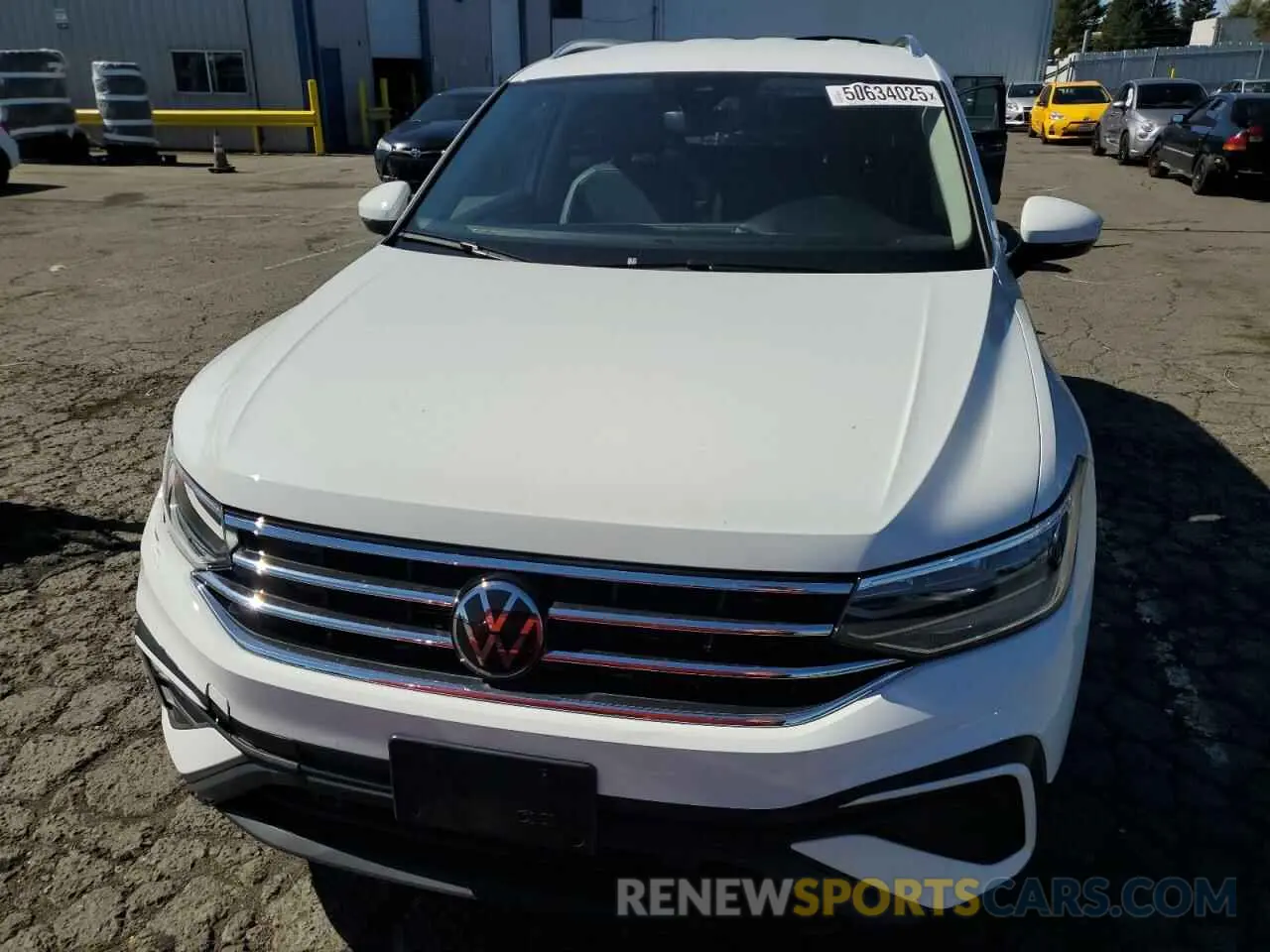 5 fotografías del automóvil dañado 3VV3B7AX7RM093378 VOLKSWAGEN TIGUAN 2024