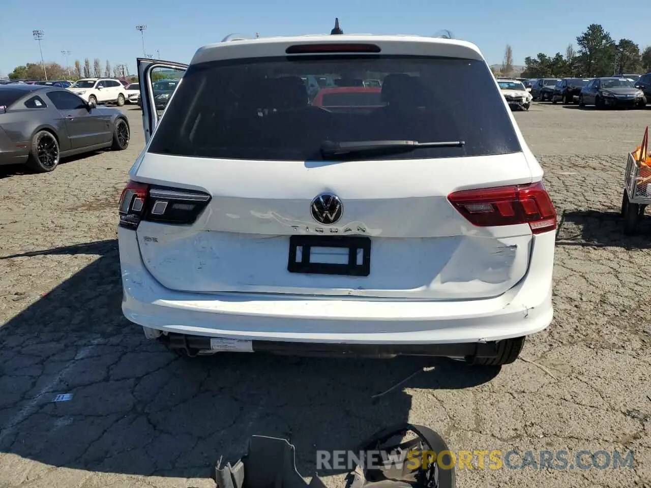 6 fotografías del automóvil dañado 3VV3B7AX7RM093378 VOLKSWAGEN TIGUAN 2024