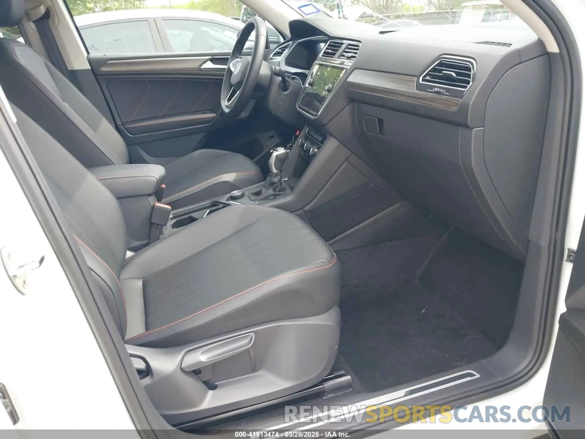 5 fotografías del automóvil dañado 3VV5B7AX1RM232736 VOLKSWAGEN TIGUAN 2024