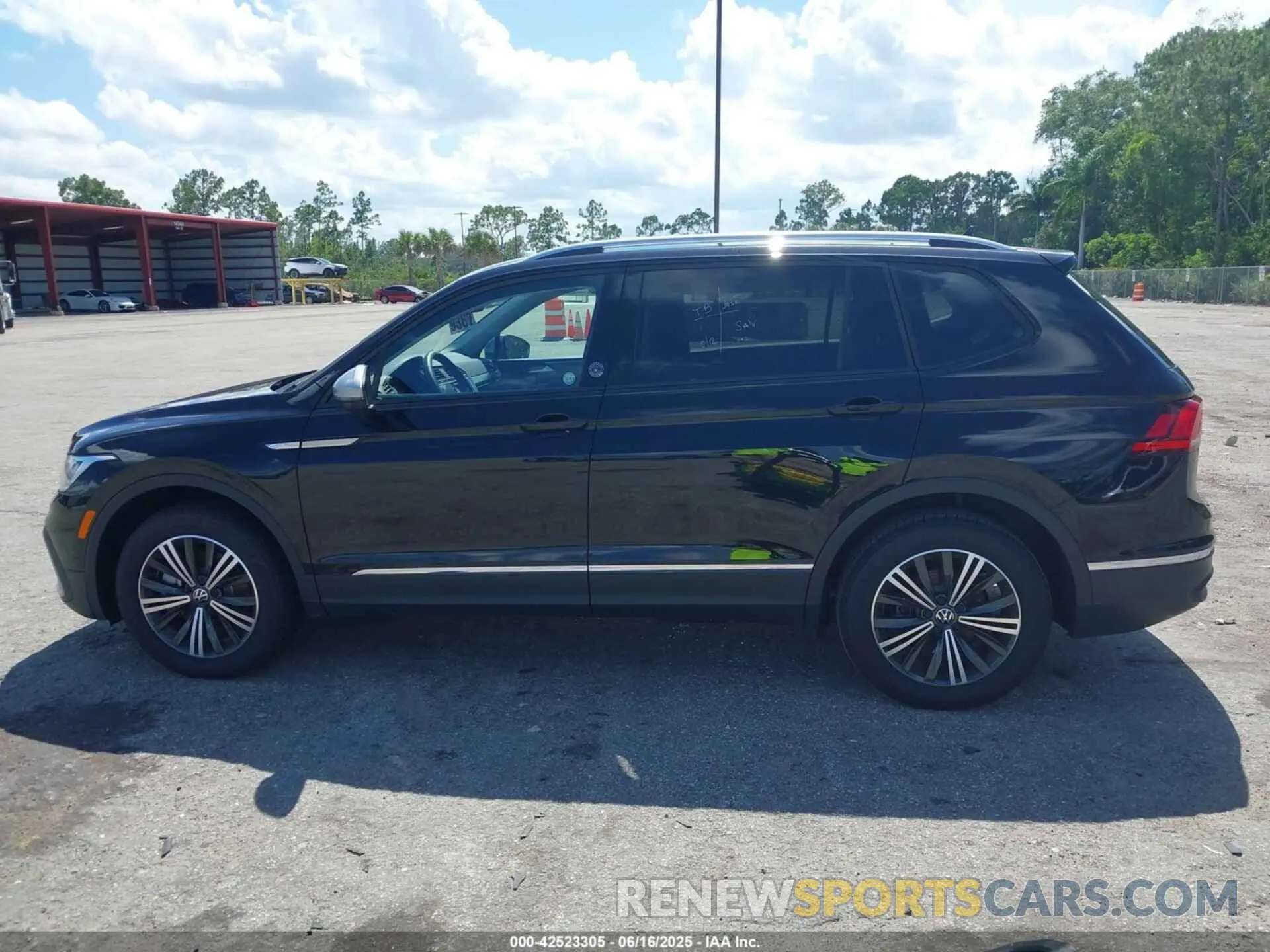 14 fotografías del automóvil dañado 3VV6B7AX7RM213144 VOLKSWAGEN TIGUAN 2024