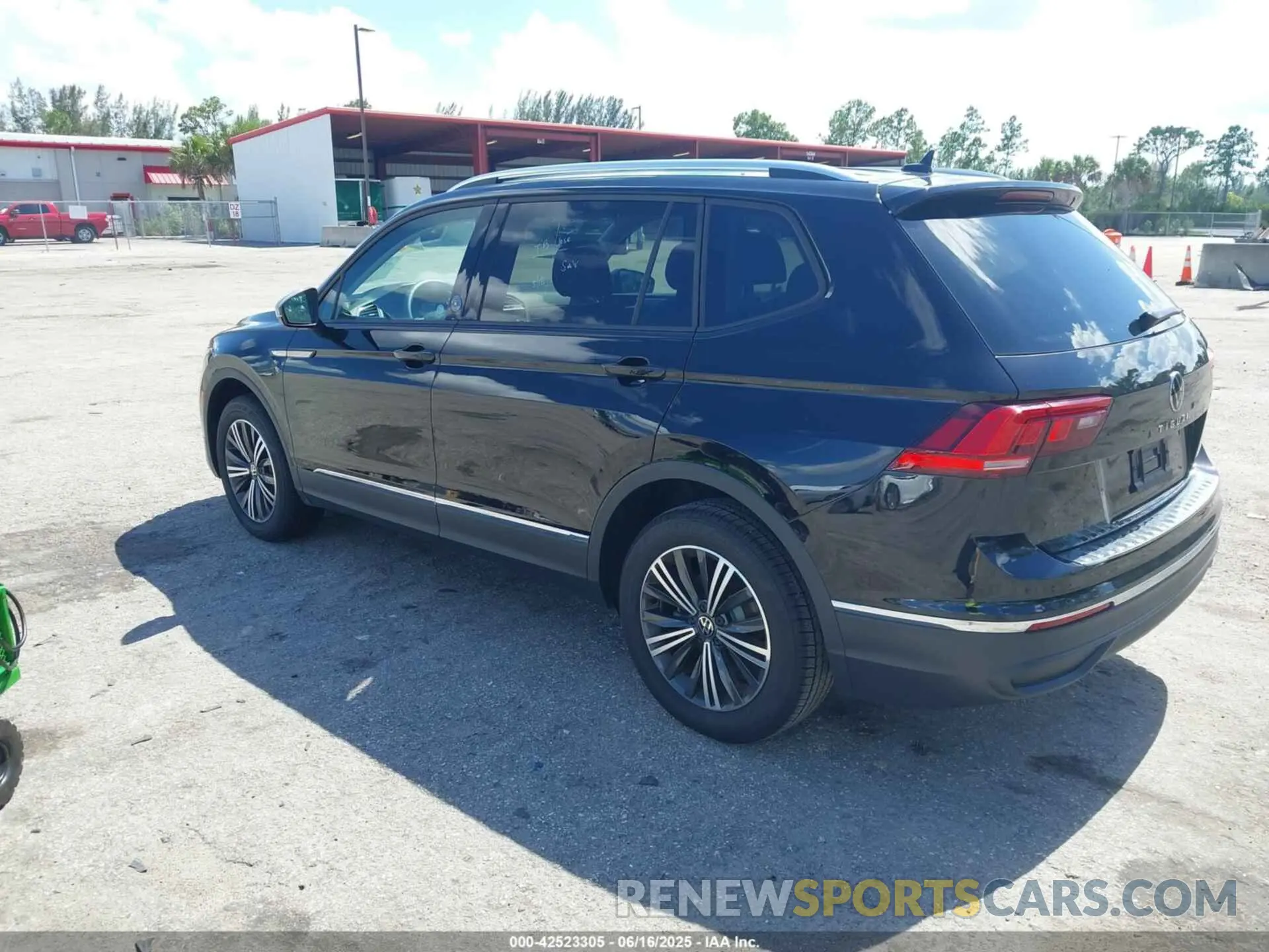 3 fotografías del automóvil dañado 3VV6B7AX7RM213144 VOLKSWAGEN TIGUAN 2024