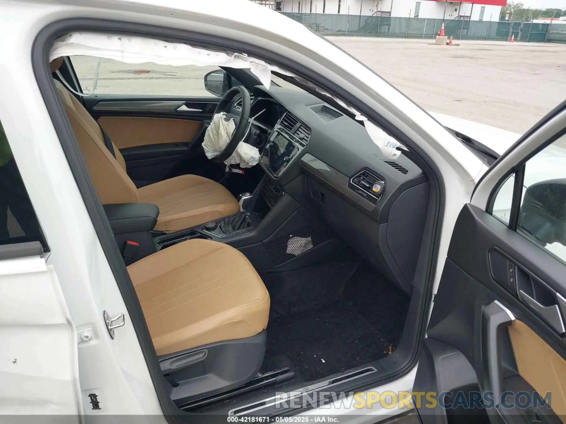 5 fotografías del automóvil dañado 3VV8B7AX3RM019431 VOLKSWAGEN TIGUAN 2024