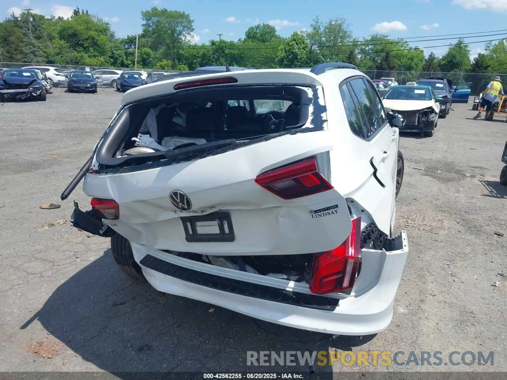 15 fotografías del automóvil dañado 3VV8B7AX6RM058451 VOLKSWAGEN TIGUAN 2024