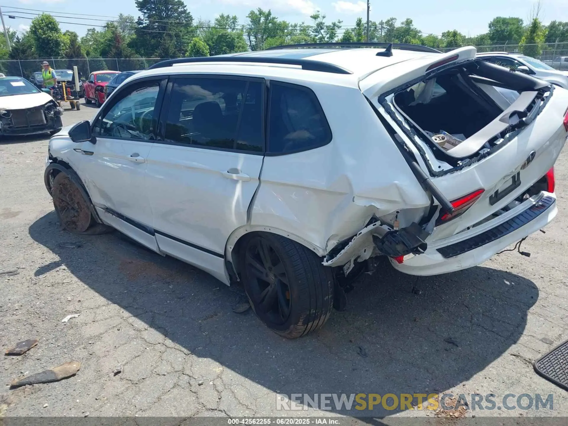 3 fotografías del automóvil dañado 3VV8B7AX6RM058451 VOLKSWAGEN TIGUAN 2024