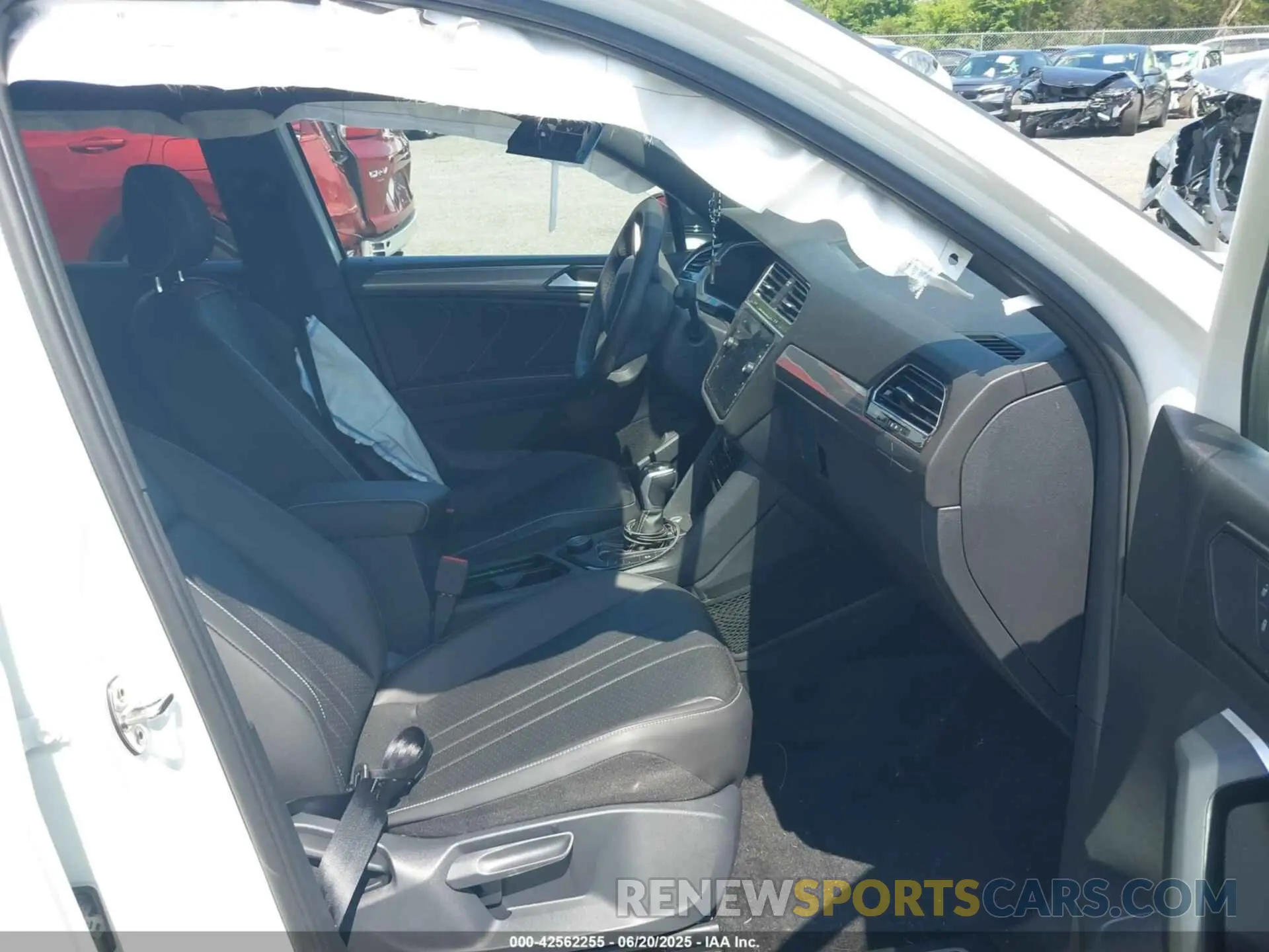 5 fotografías del automóvil dañado 3VV8B7AX6RM058451 VOLKSWAGEN TIGUAN 2024