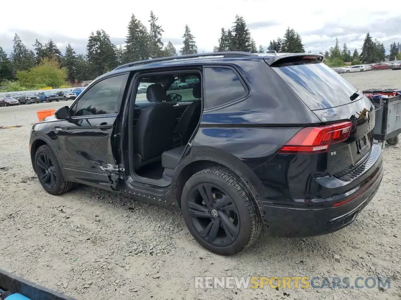 2 fotografías del automóvil dañado 3VV8B7AXXRM063670 VOLKSWAGEN TIGUAN 2024
