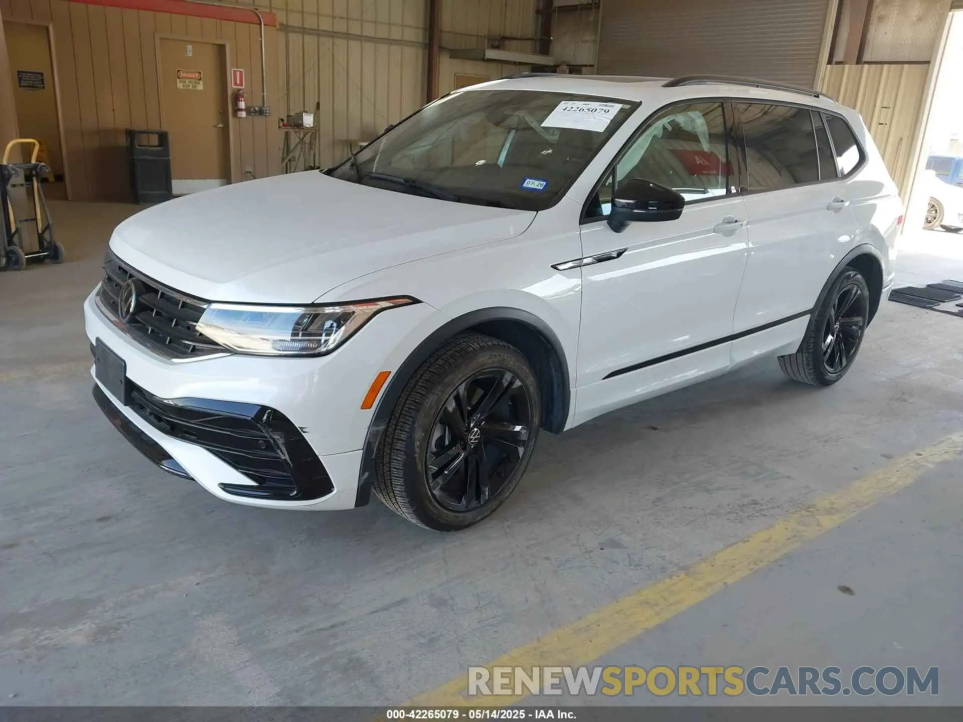2 fotografías del automóvil dañado 3VVCB7AX4RM108239 VOLKSWAGEN TIGUAN 2024