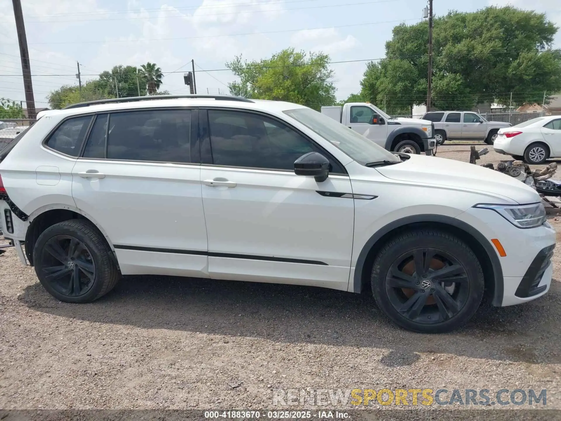 14 fotografías del automóvil dañado 3VVCB7AX5RM053896 VOLKSWAGEN TIGUAN 2024