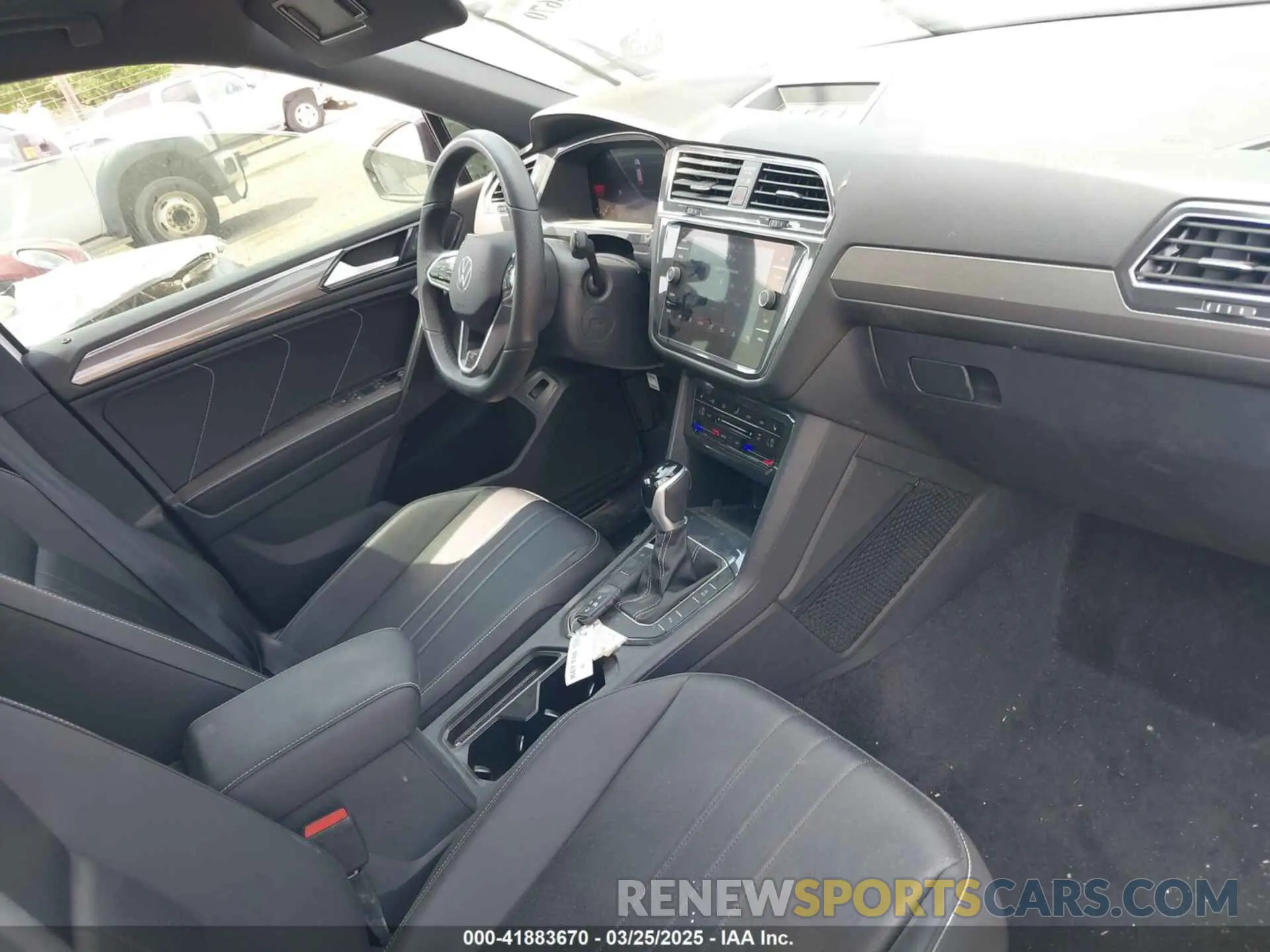5 fotografías del automóvil dañado 3VVCB7AX5RM053896 VOLKSWAGEN TIGUAN 2024