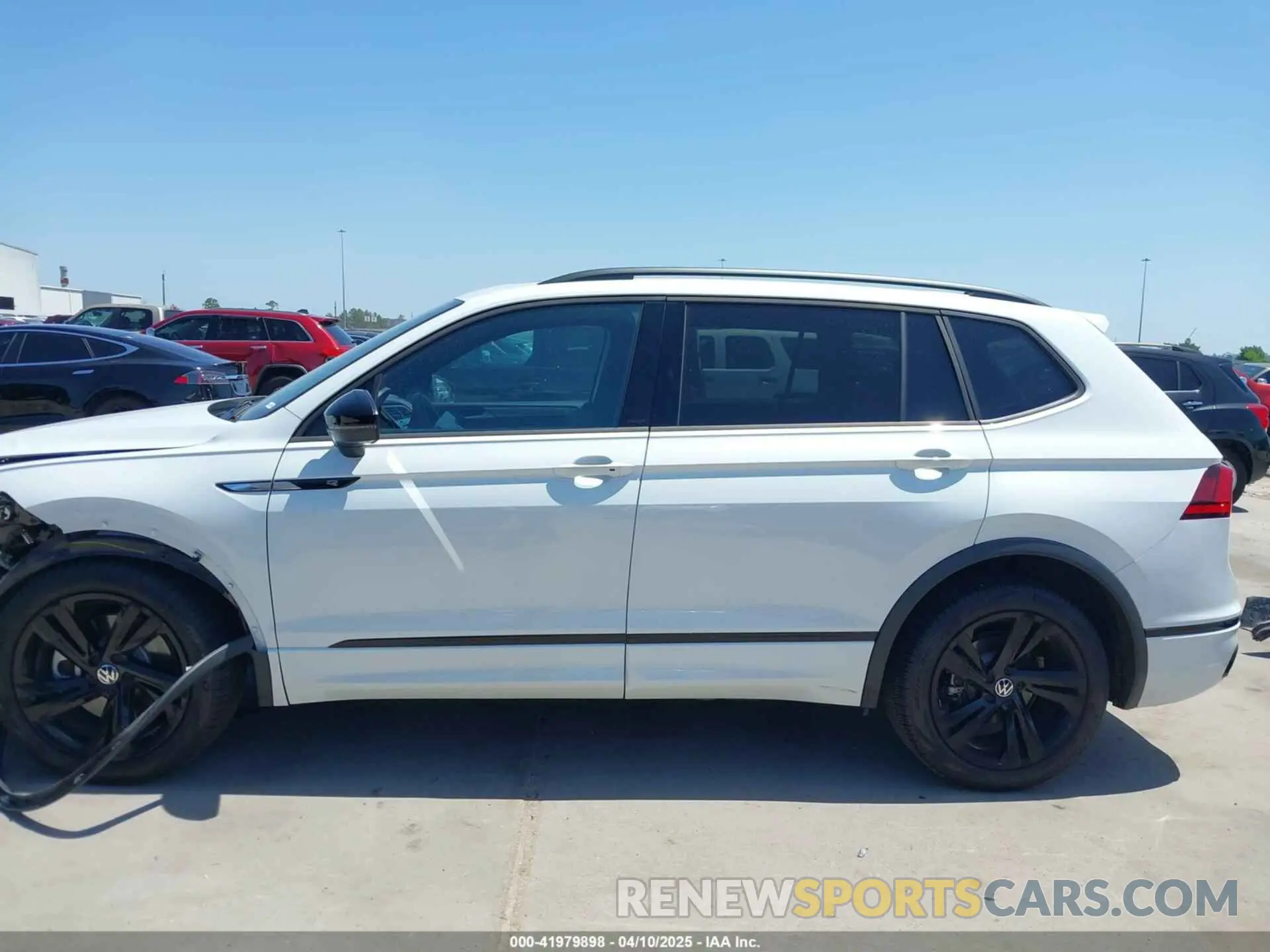 14 fotografías del automóvil dañado 3VVCB7AX8RM127246 VOLKSWAGEN TIGUAN 2024