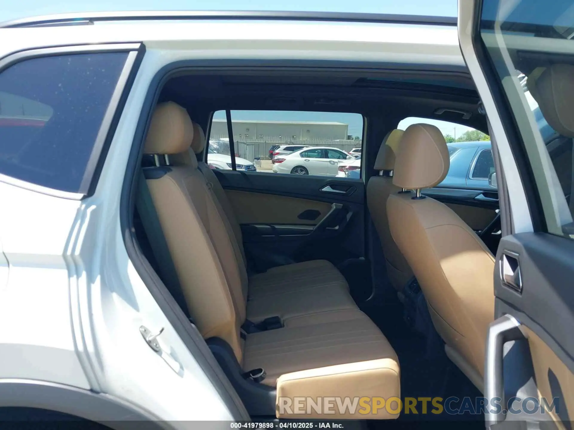 8 fotografías del automóvil dañado 3VVCB7AX8RM127246 VOLKSWAGEN TIGUAN 2024