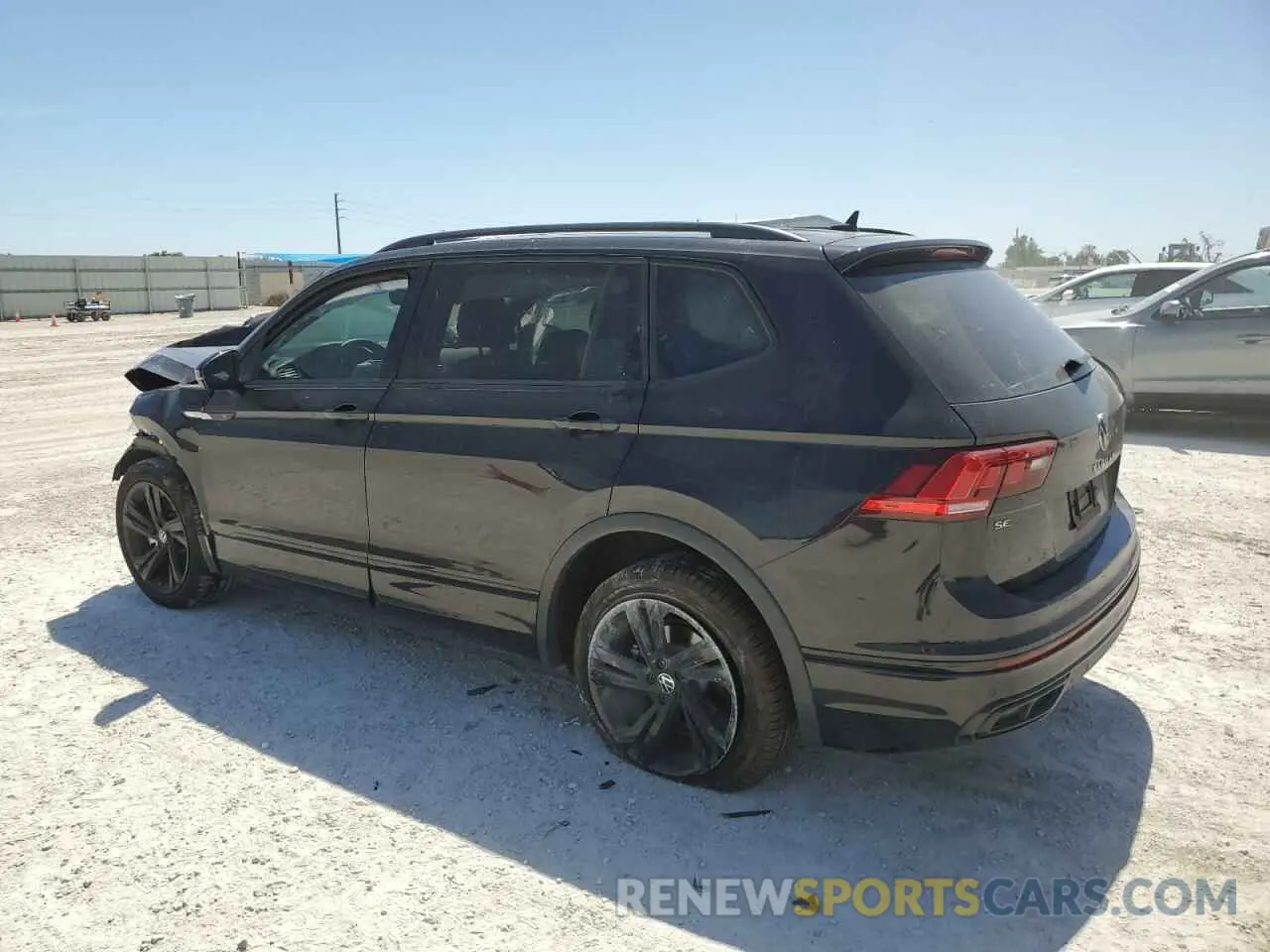2 fotografías del automóvil dañado 3VVCB7AXXRM090412 VOLKSWAGEN TIGUAN 2024