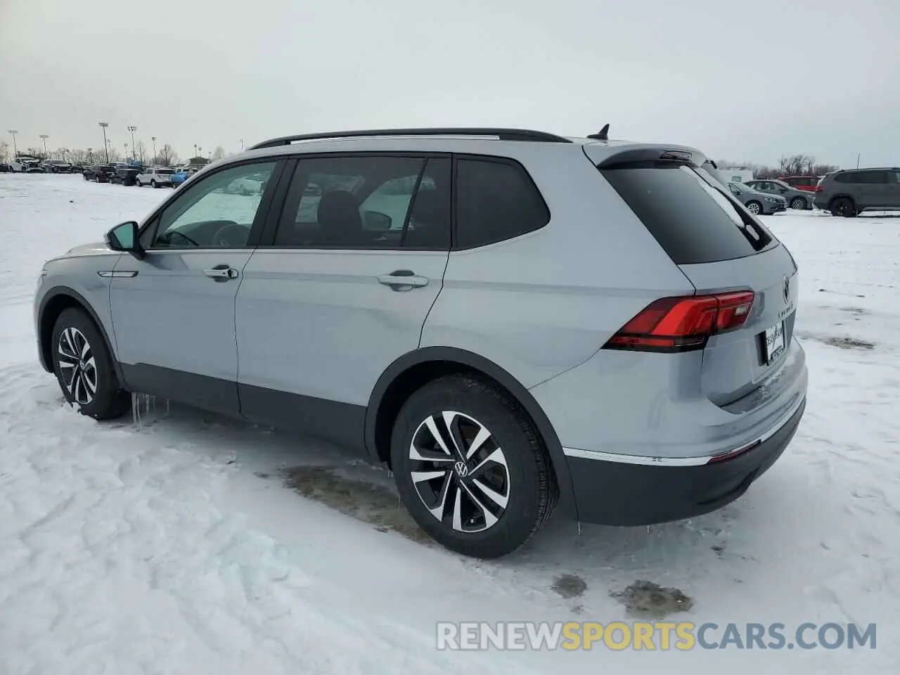 2 fotografías del automóvil dañado 3VVFB7AX3RM165819 VOLKSWAGEN TIGUAN 2024