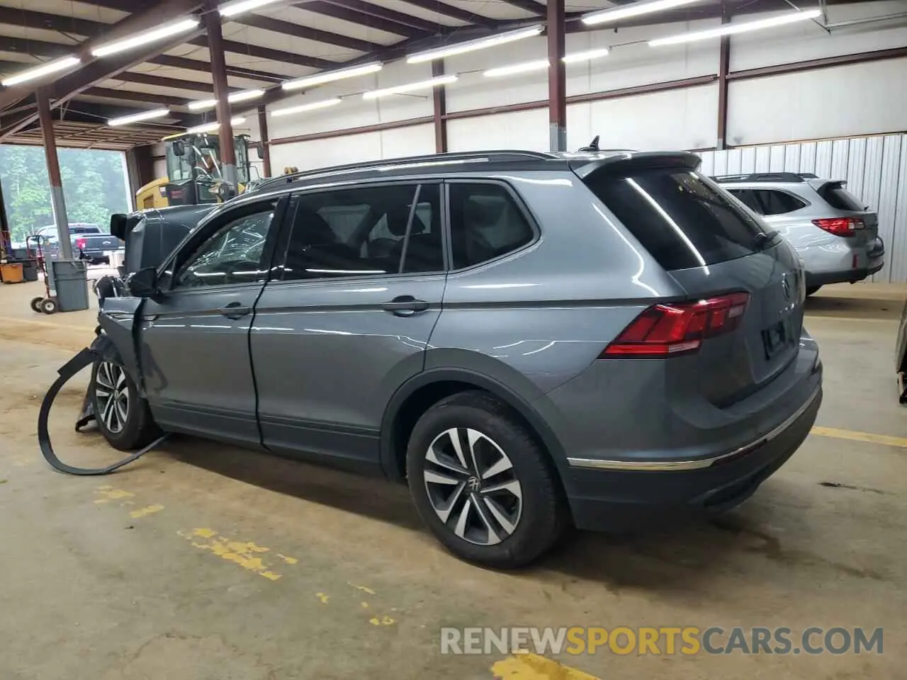 2 fotografías del automóvil dañado 3VVFB7AX5RM041650 VOLKSWAGEN TIGUAN 2024