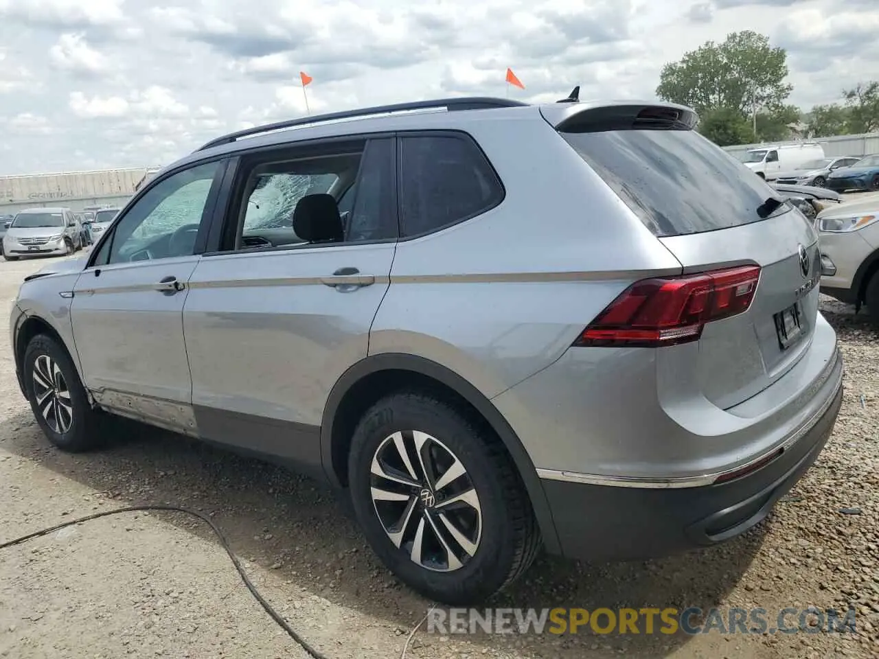 2 fotografías del automóvil dañado 3VVFB7AX6RM041804 VOLKSWAGEN TIGUAN 2024