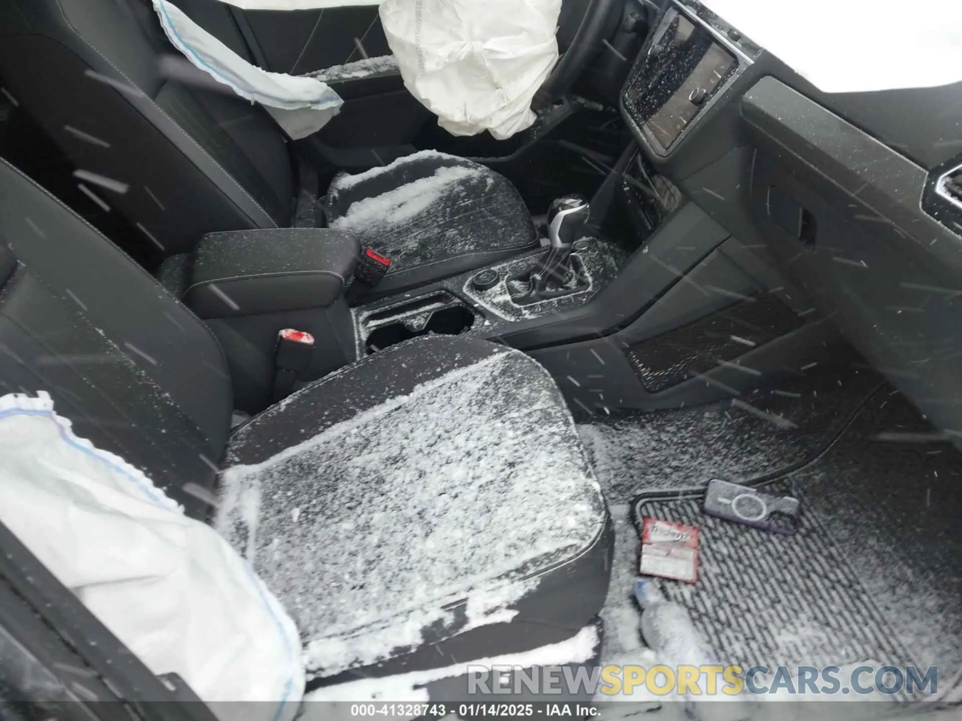 5 fotografías del automóvil dañado 3VVMB7AX2RM057165 VOLKSWAGEN TIGUAN 2024