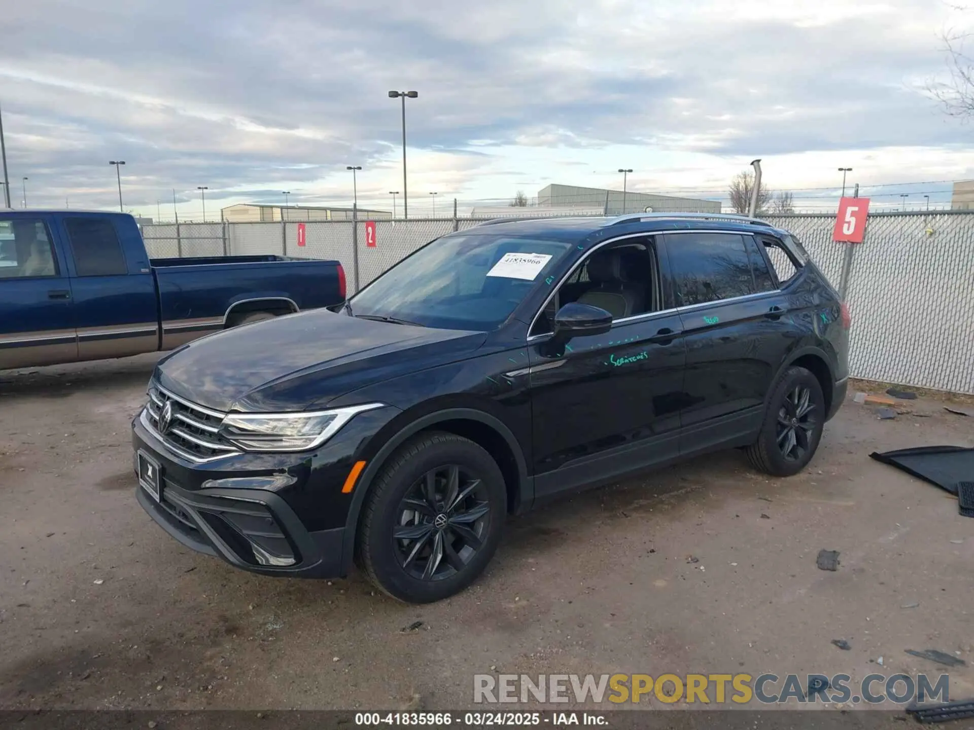 2 fotografías del automóvil dañado 3VVMB7AX6RM176241 VOLKSWAGEN TIGUAN 2024
