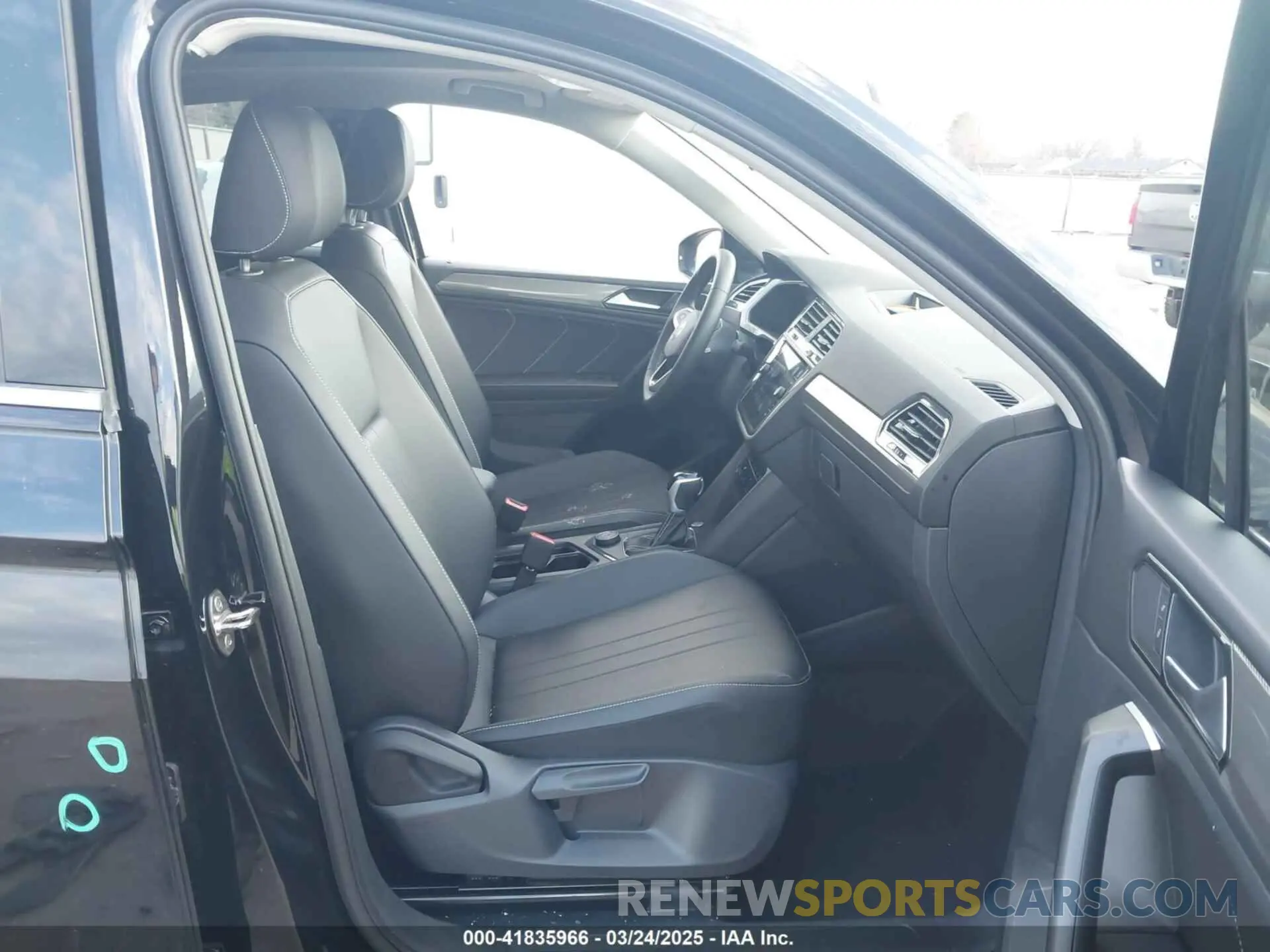 5 fotografías del automóvil dañado 3VVMB7AX6RM176241 VOLKSWAGEN TIGUAN 2024