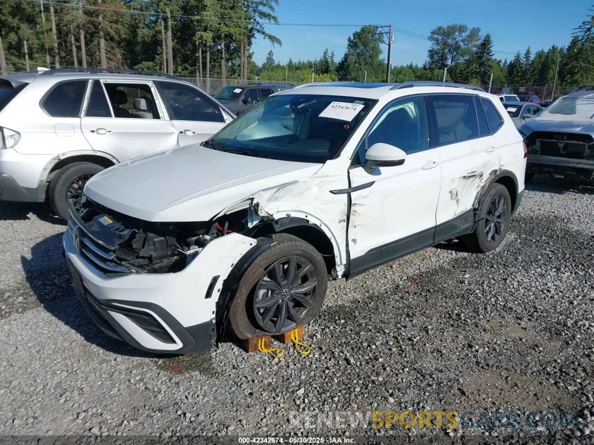 2 fotografías del automóvil dañado 3VVMB7AXXRM063988 VOLKSWAGEN TIGUAN 2024