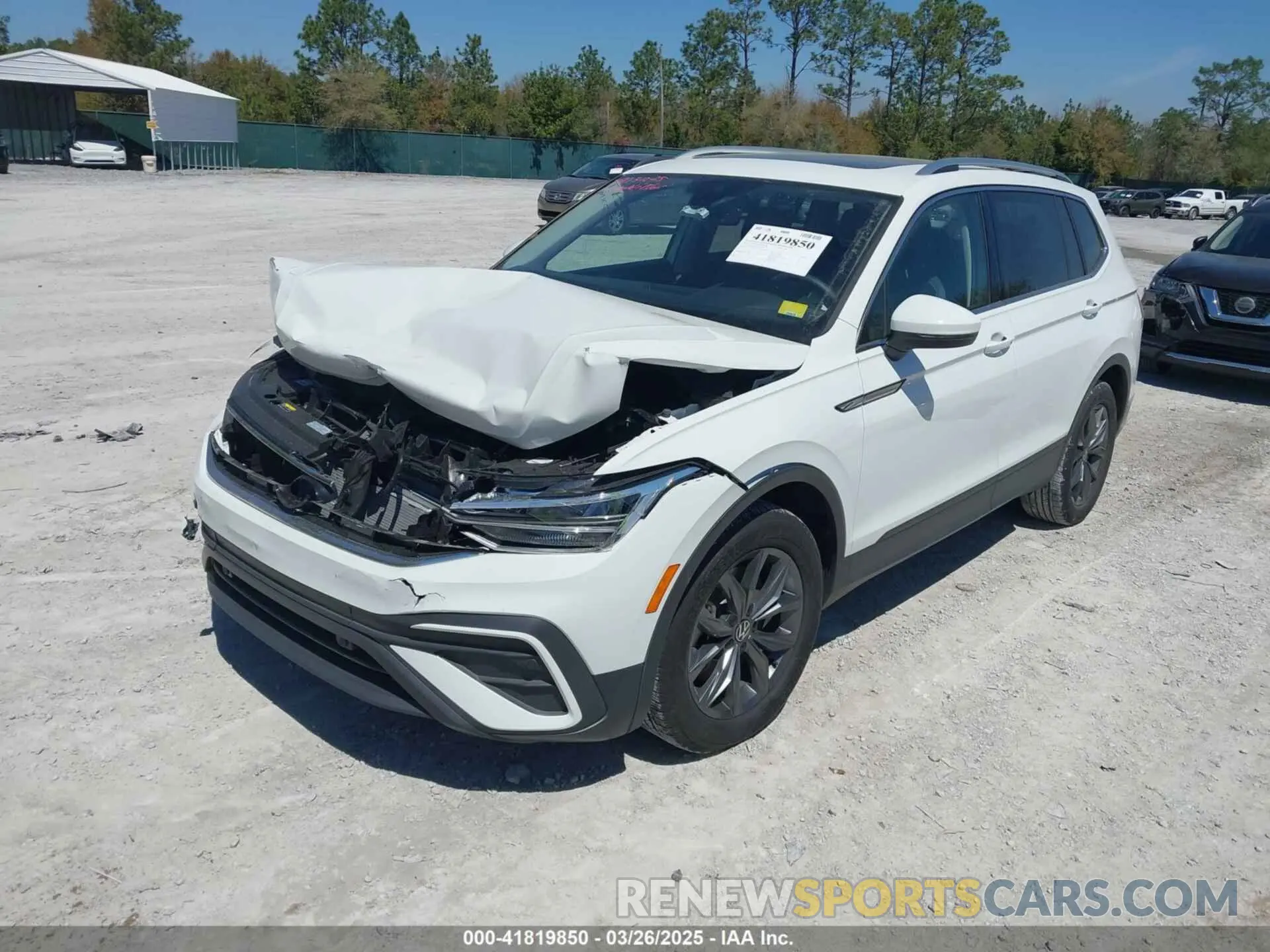 2 fotografías del automóvil dañado 3VVNB7AX2RM022579 VOLKSWAGEN TIGUAN 2024
